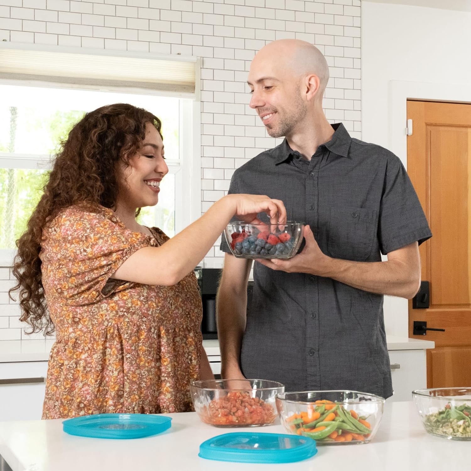Libbey Serve It 8 Piece Glass Storage Bowl Set with 6 Cup Containers and Blue Plastic Lids - Image 5