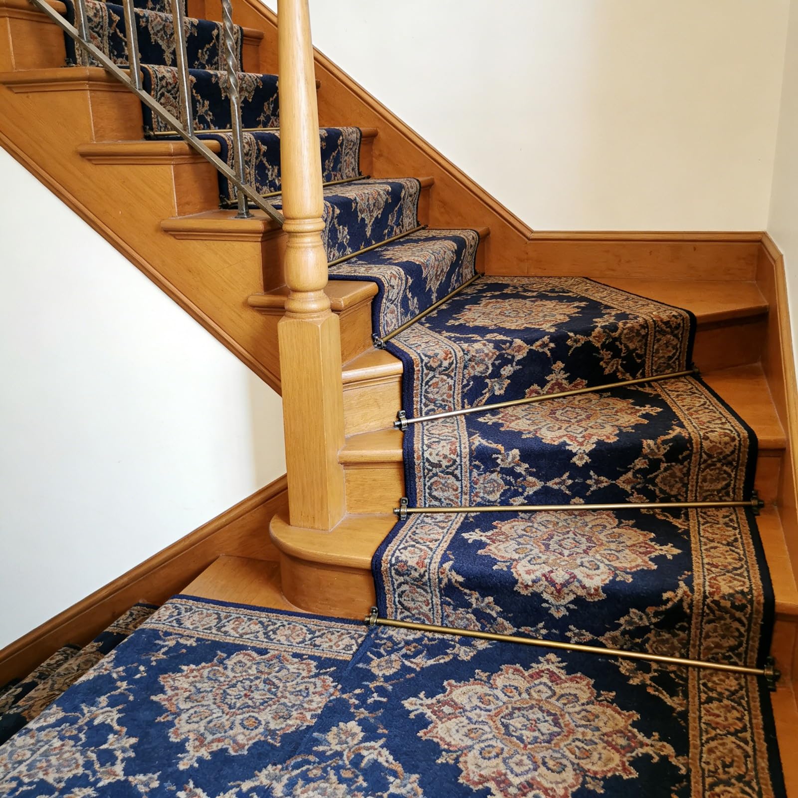Genérico Barras de latón Ajustables para alfombras de escaleras - 3 Piezas (81 cm) Fáciles de Quitar, seguras y Elegantes para la decoración de escaleras, Que aportan se