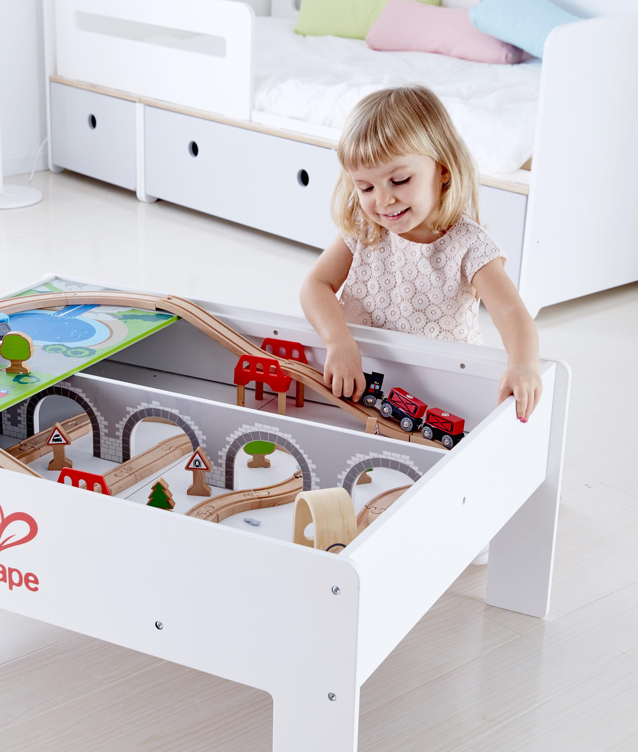 Hape Jouet Train Intercités pour Circuit Train Bois - Conducteur et Passager Fourni avec Locomotive et Wagon Bleus - Jeu pour Enfant dès 3 Ans - Compatible avec Marques Traditionnelles