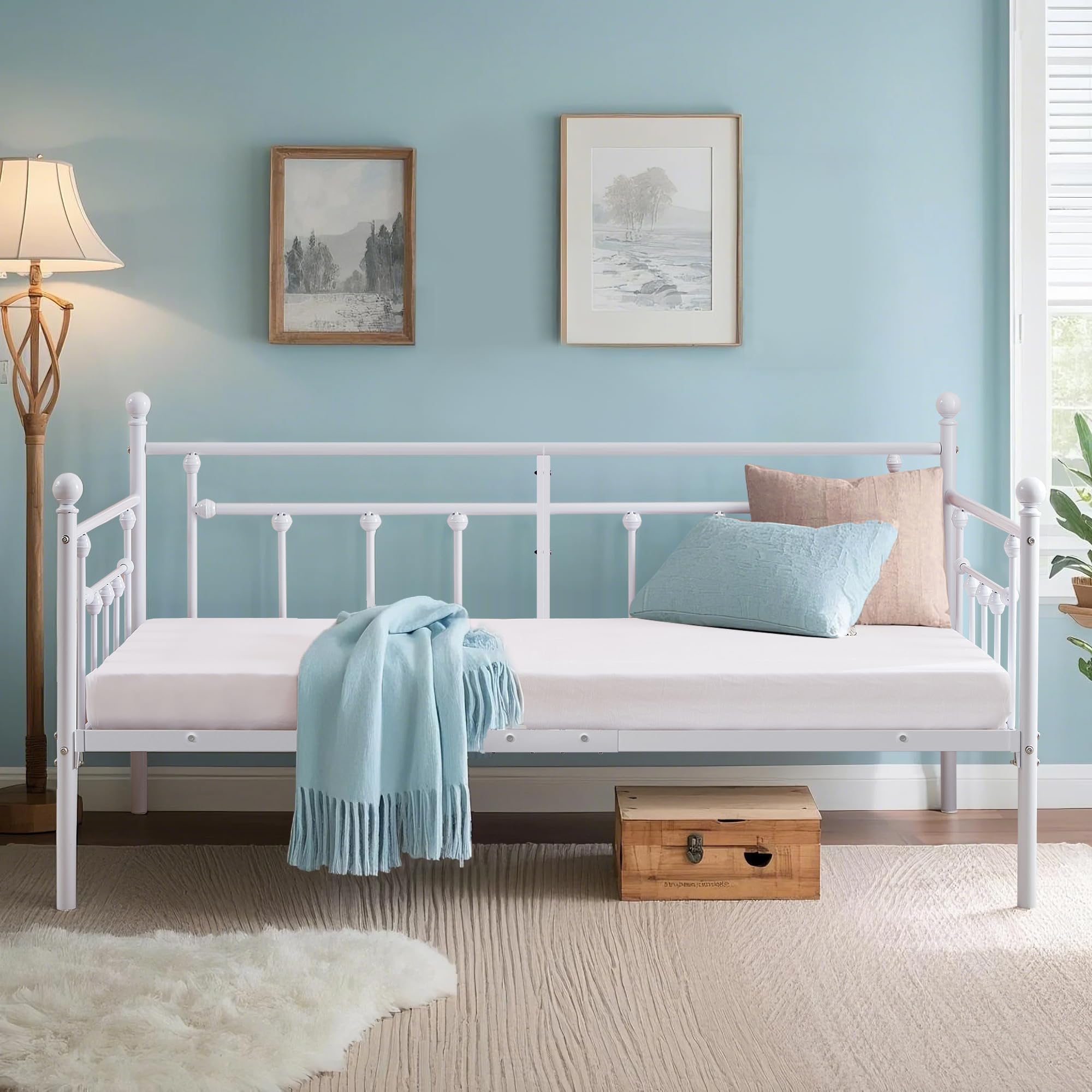 Daybed Frame,Twin Size Metal Platform Sofa Bed with Headboard，Heavy Duty Steel Slats Support for Living Room, Guest Room, Easy Assembly, White
