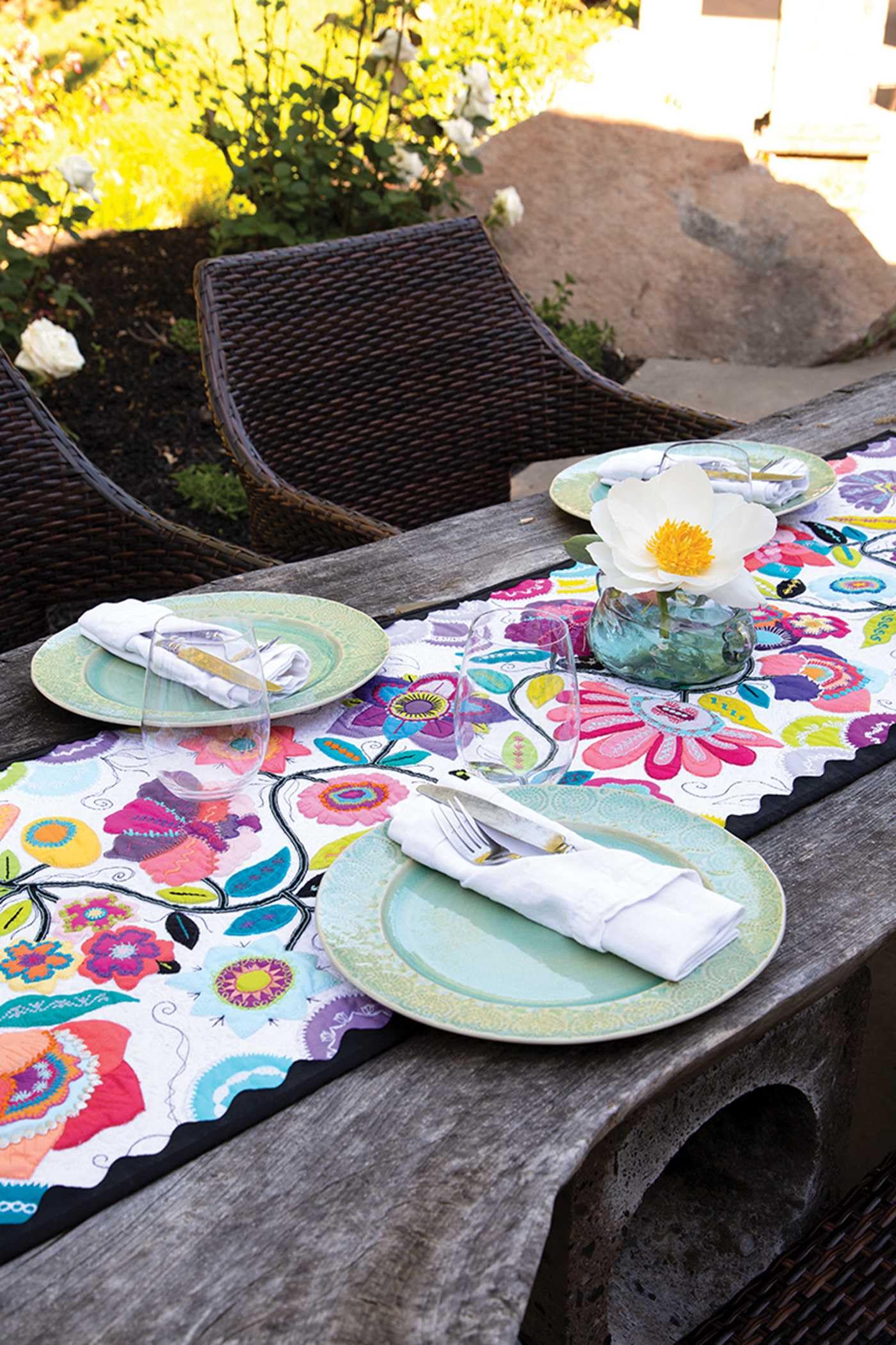 Machine Magic: Get the Most from the Decorative Stitches on Your Sewing Machine: 22 Fun Flowers to Sew