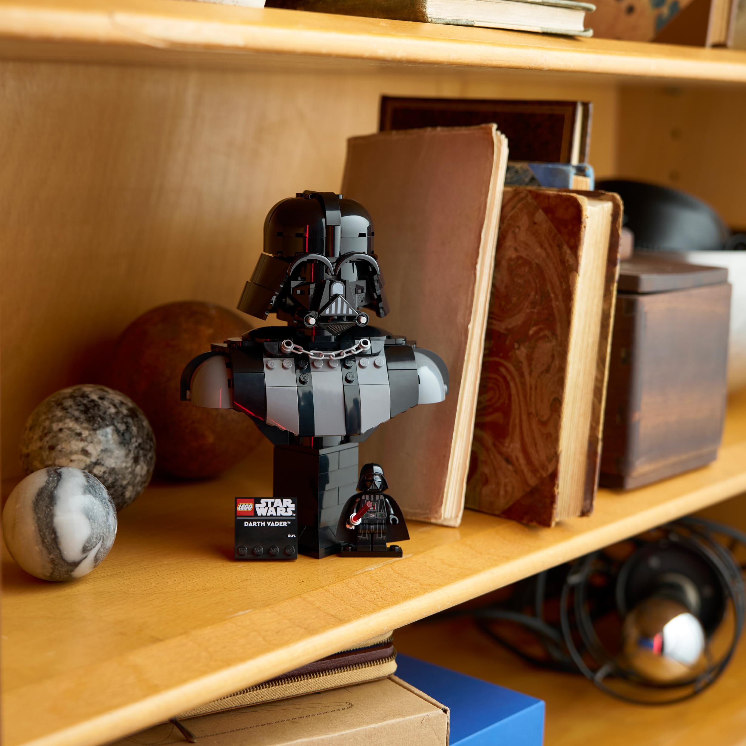 LEGO Star Wars 75439 Bust of Darth Vader - Collectible Adult Model Kit with Red Lightsaber Minifigures - Bedroom Decoration - Gift for Fans of A New Hope - 3