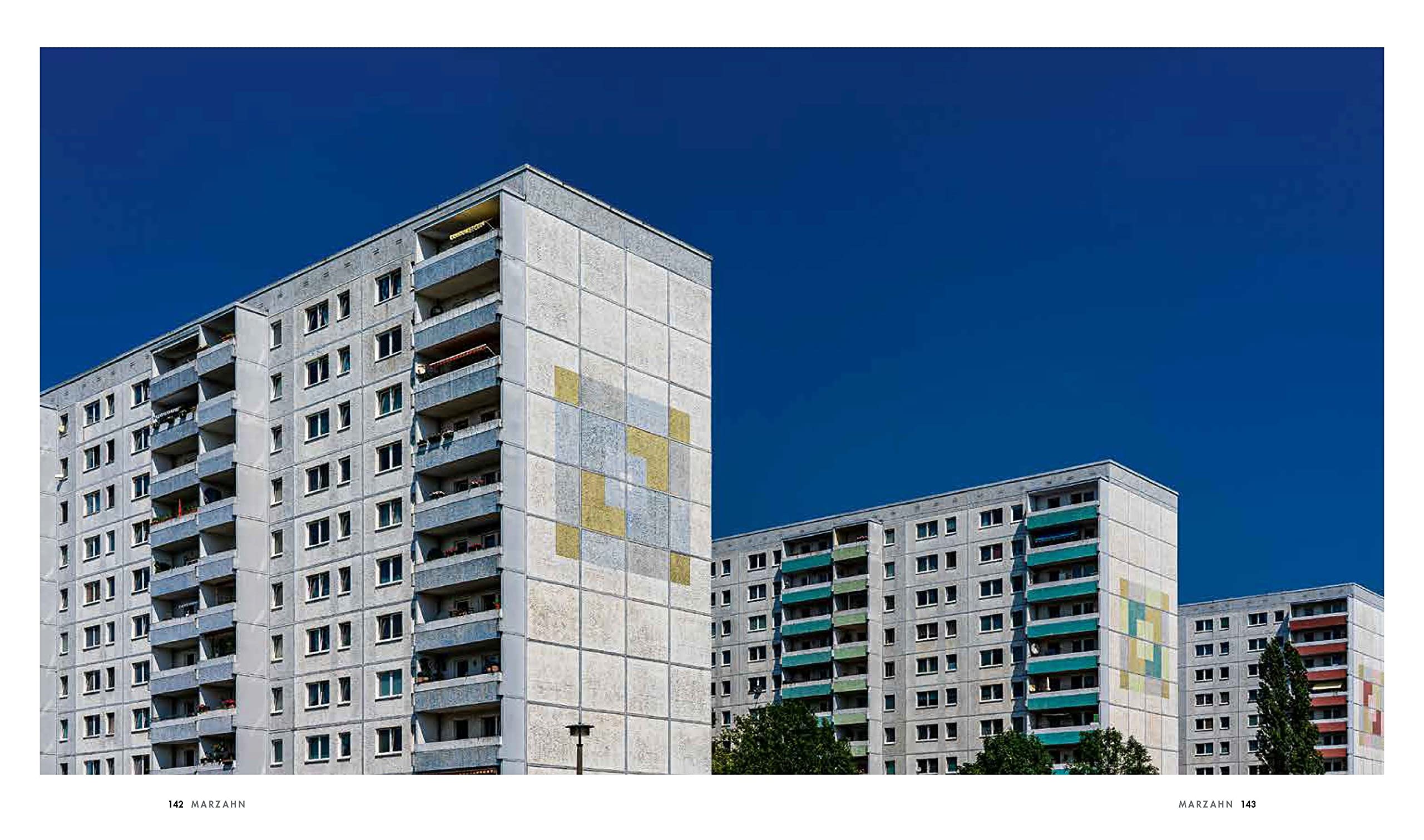Plattenbau Berlin: Urbane Wohnarchitektur. Ein fotografischer Rundgang. - Urban Residential Architecture. A Photographic Journey [dt./engl.]