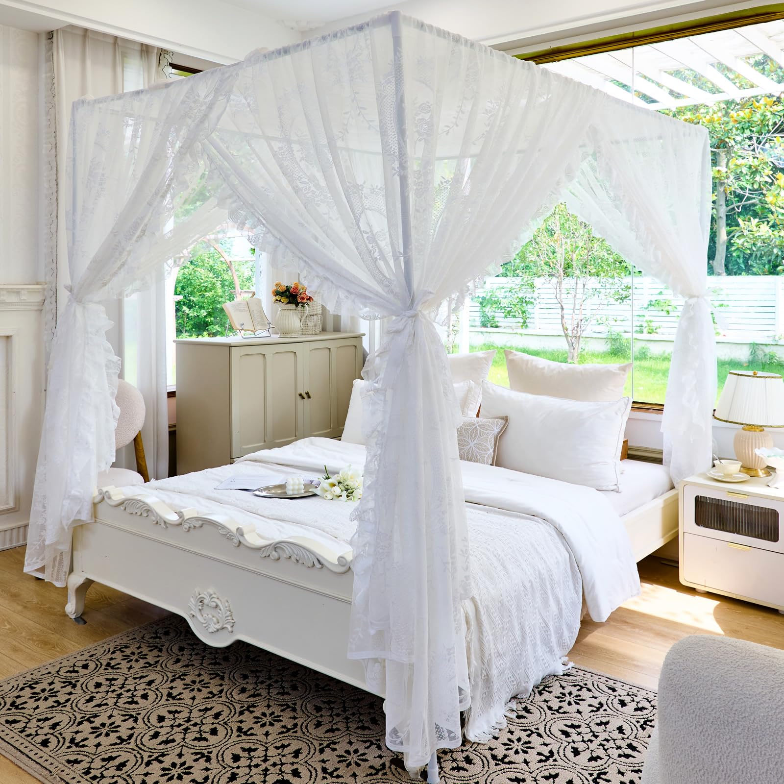 AIKASY Elegante Spitze Prinzessin 4 Poster Betthimmel Moskitonetz - Romantische Hochzeit Braut Schlafzimmer Dekor Kinderzimmer Bettvorhang für Damen Erwachsene - (Weiß - 2, Queen)