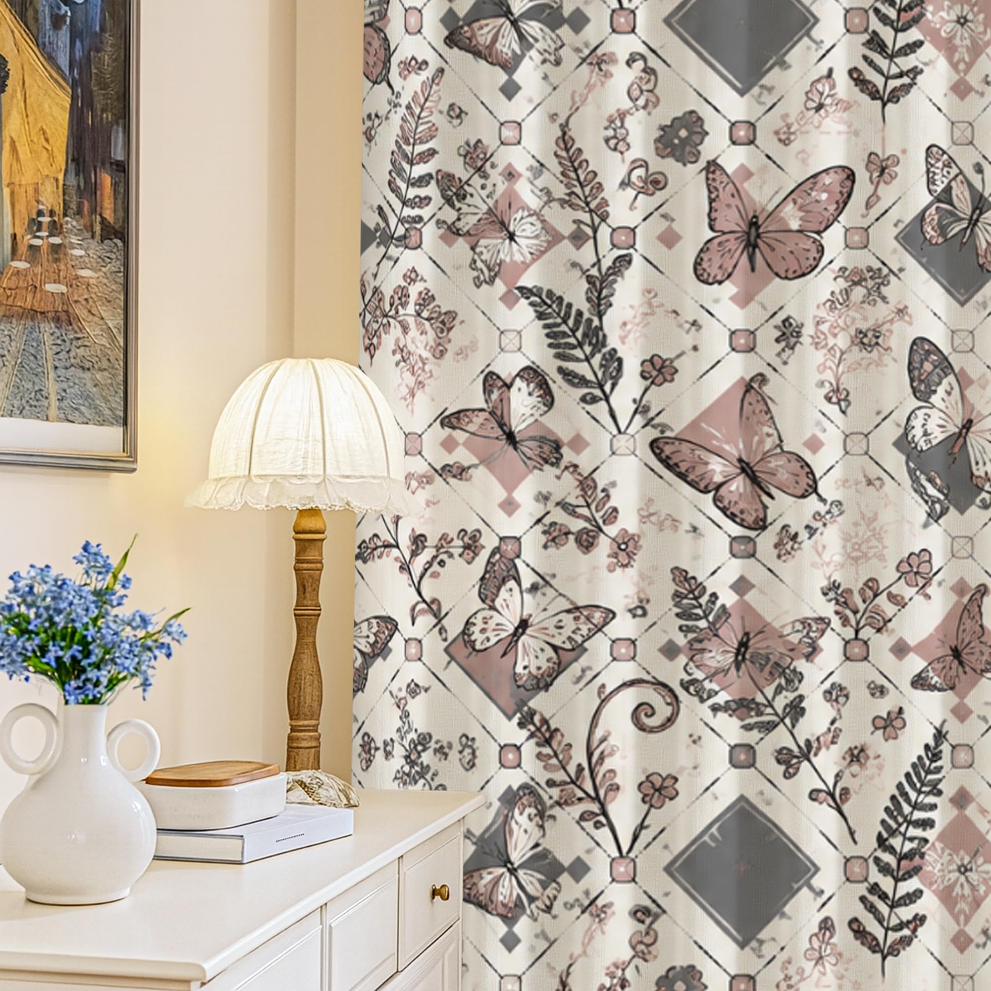 Rideaux occultants motif papillon contre la lumière du jour