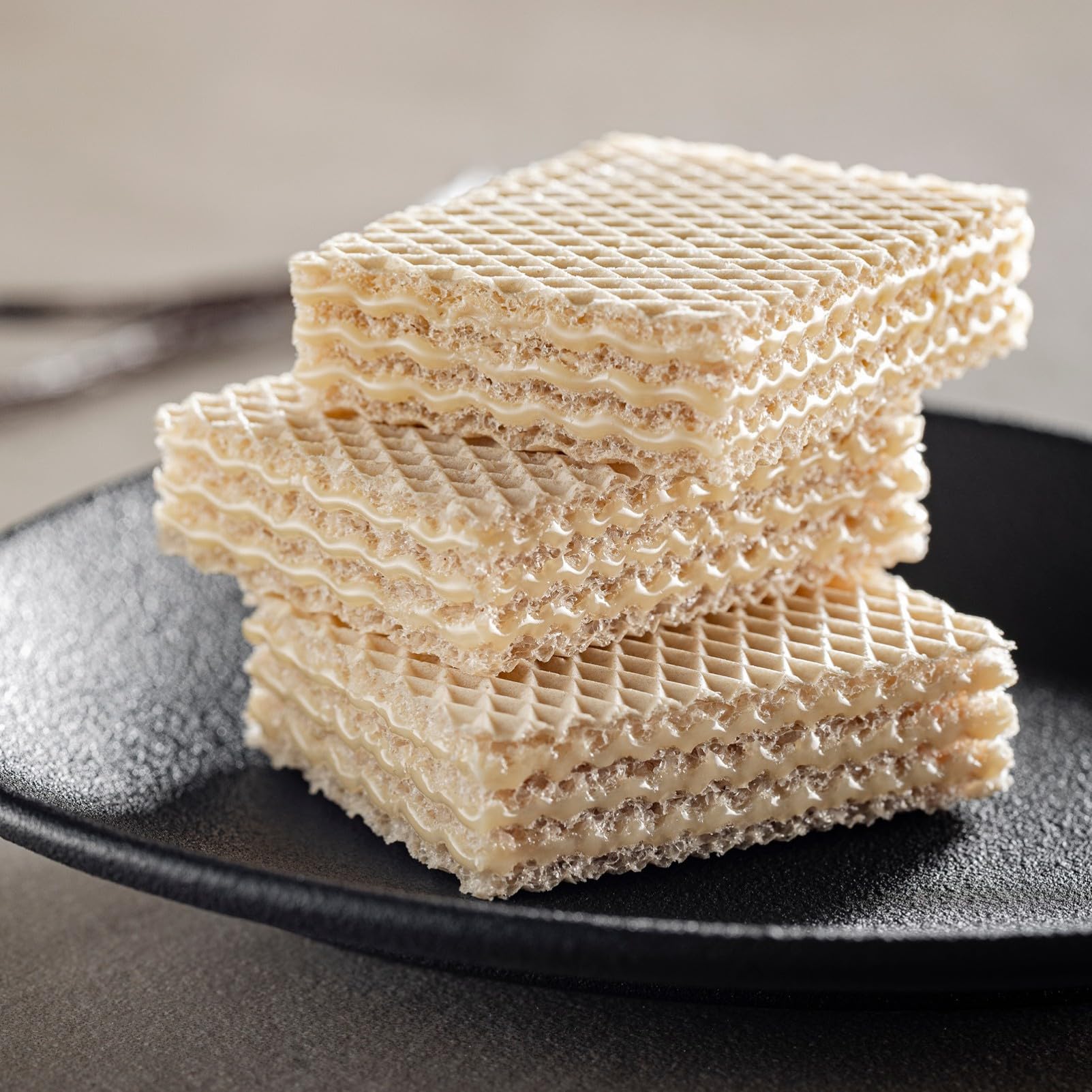 Loacker Party Pack XL, Mix di Mini Wafer Classic con Crema al Cioccolato, Nocciola e Vaniglia, 3 Varietà in 80 monoporzioni Minis, Confezione Convenienza da 800g
