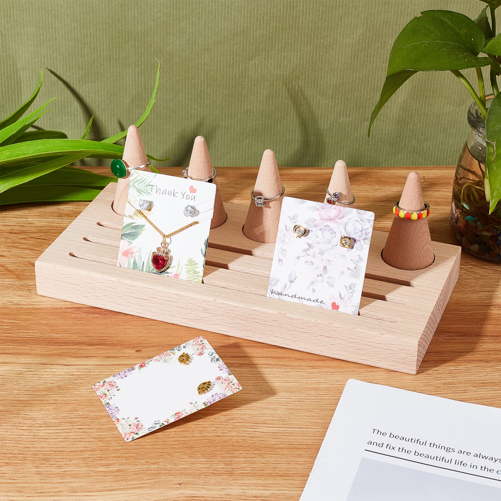 nbeads Support de Bague en Bois avec 5 Cône Anneaux Présentoirs, Plateau d'Affichage en Bois Présentoir de Bijoux en Bois Plateau D'Anneau en Bois avec Rainure pour Exposition de Bijoux D'Anneaux