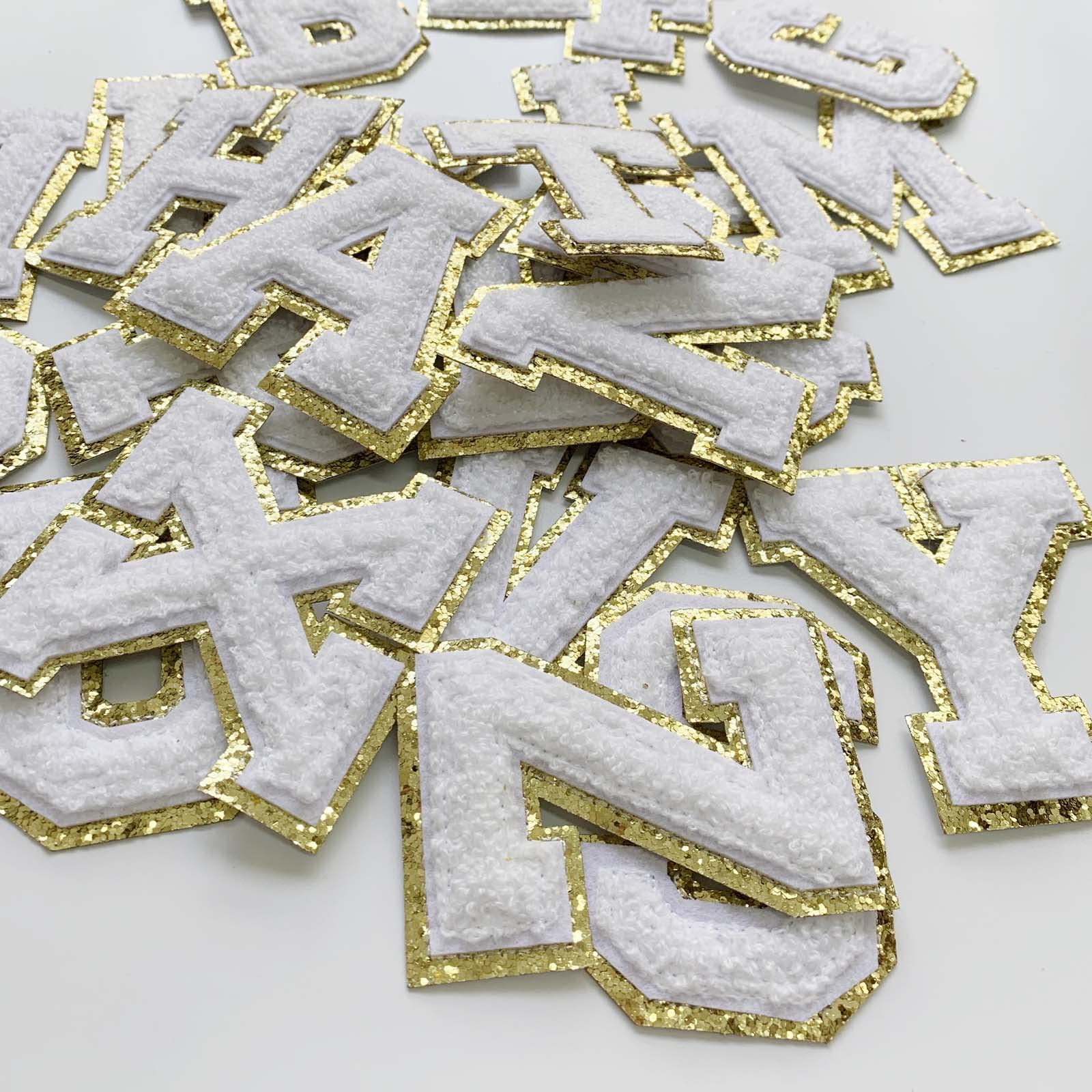 Amazon.co.jp: 26枚 アルファベット ワッペン 英字 A～Z アップリケ