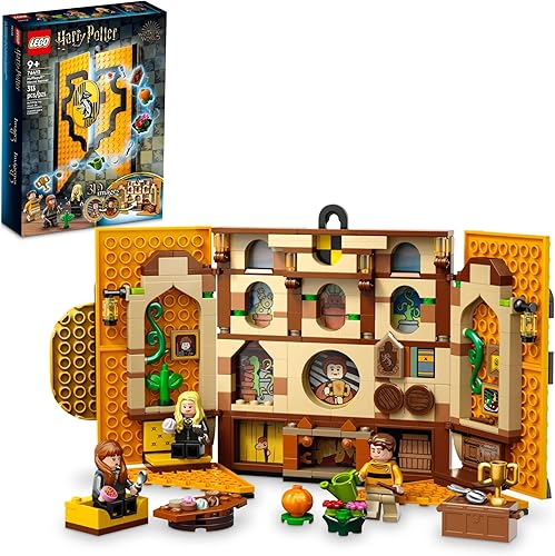 LEGO Harry Potter Hufflepuff House Banner 76412 Hogwarts Castle Common Room, decoración de pared, juego de construcción con 3 minifiguras y