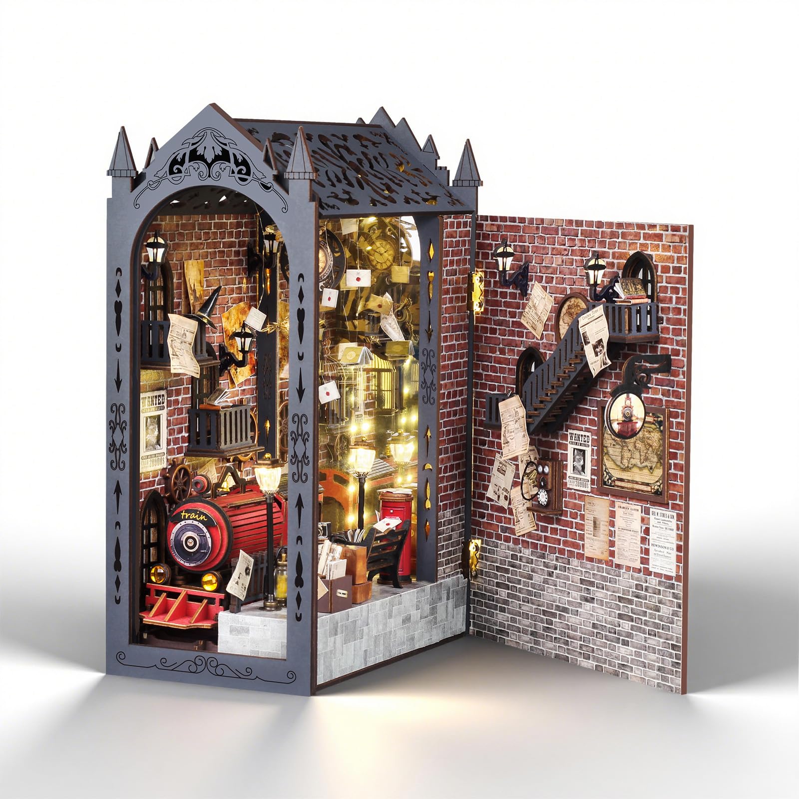 Cuteefun Book Nook Kit - Casa Delle Bambole con luci LED & Copertura Antipolvere, Creativo per la Decorazione Della Libreria, per Compleanni, Natale, Halloween (Treno Magico)