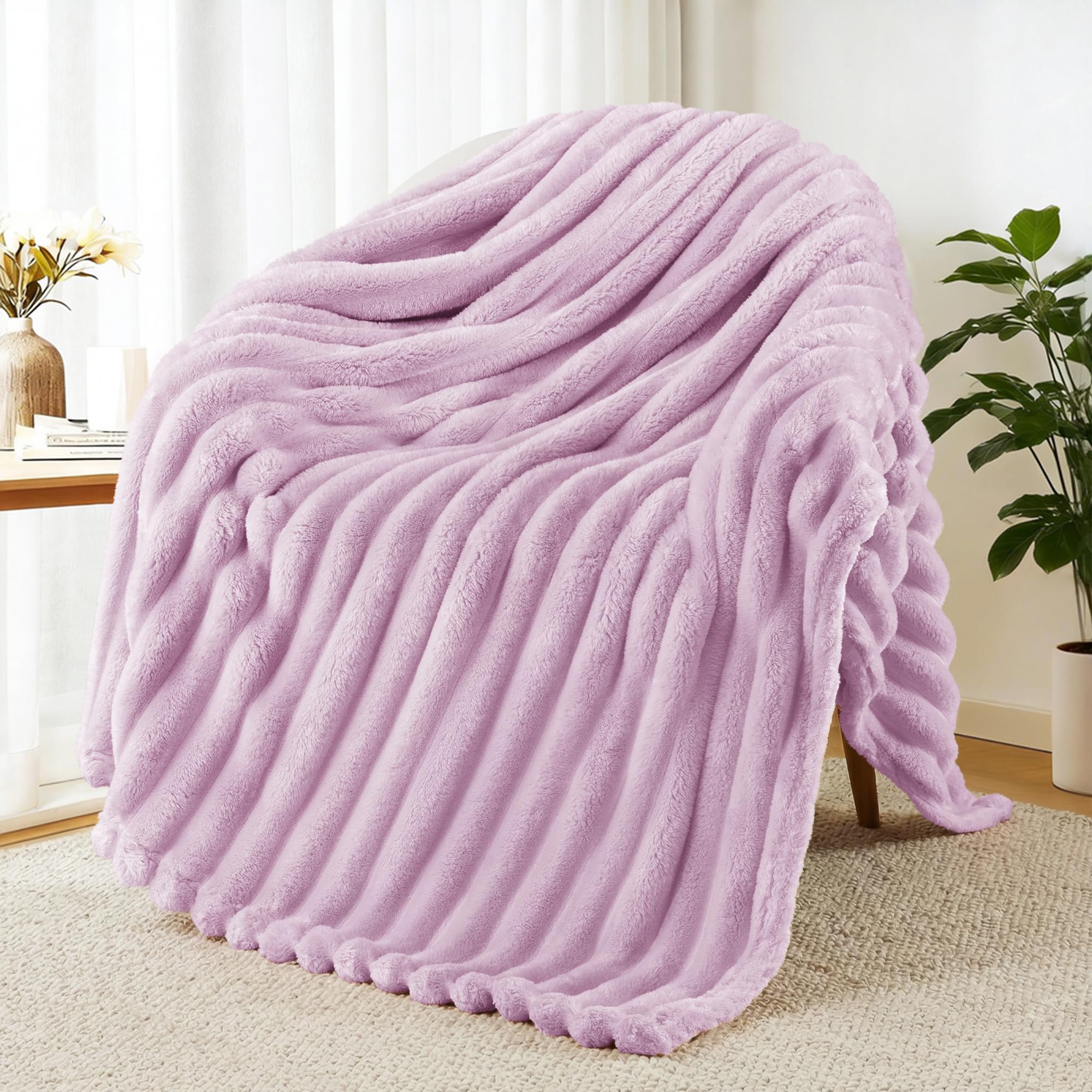 Exclusivo Mezcla Kuscheldecke Flauschig Fleecedecke Flanell Decke, Leichte und Warme Sofadecke Couchdecke für Ganzjahreszeit, 130 x 150 cm, Helllila