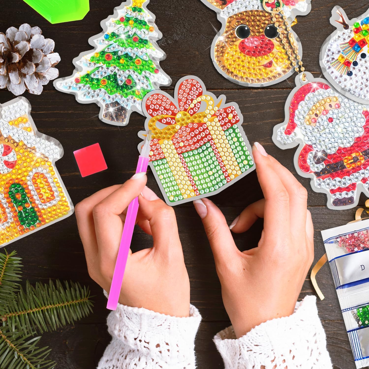 28Pcs Christmas Diamond Art Keychains Party Favors Supplies, DIY 5D Christmas Ornaments Diamond Painting Keychains Kits, Xmas Crystal Arts Keychain Winter Holiday Decorations Supplies