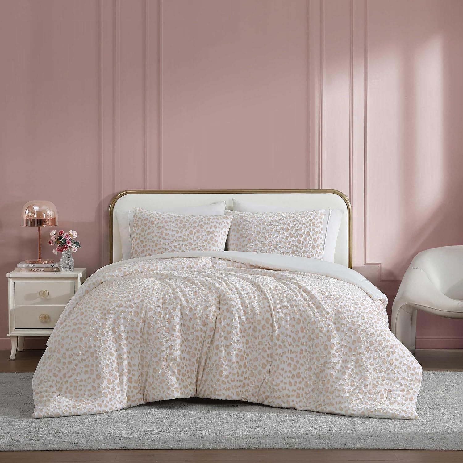 Betsey Johnson - King Comforter Set, Reversible & Buttery-Soft Faux Fur Bedding w/Matching Pillowcases, Medium Weight for Year Round Use, 3 Piece Bed Sets (Betsey's Leopard Beige)