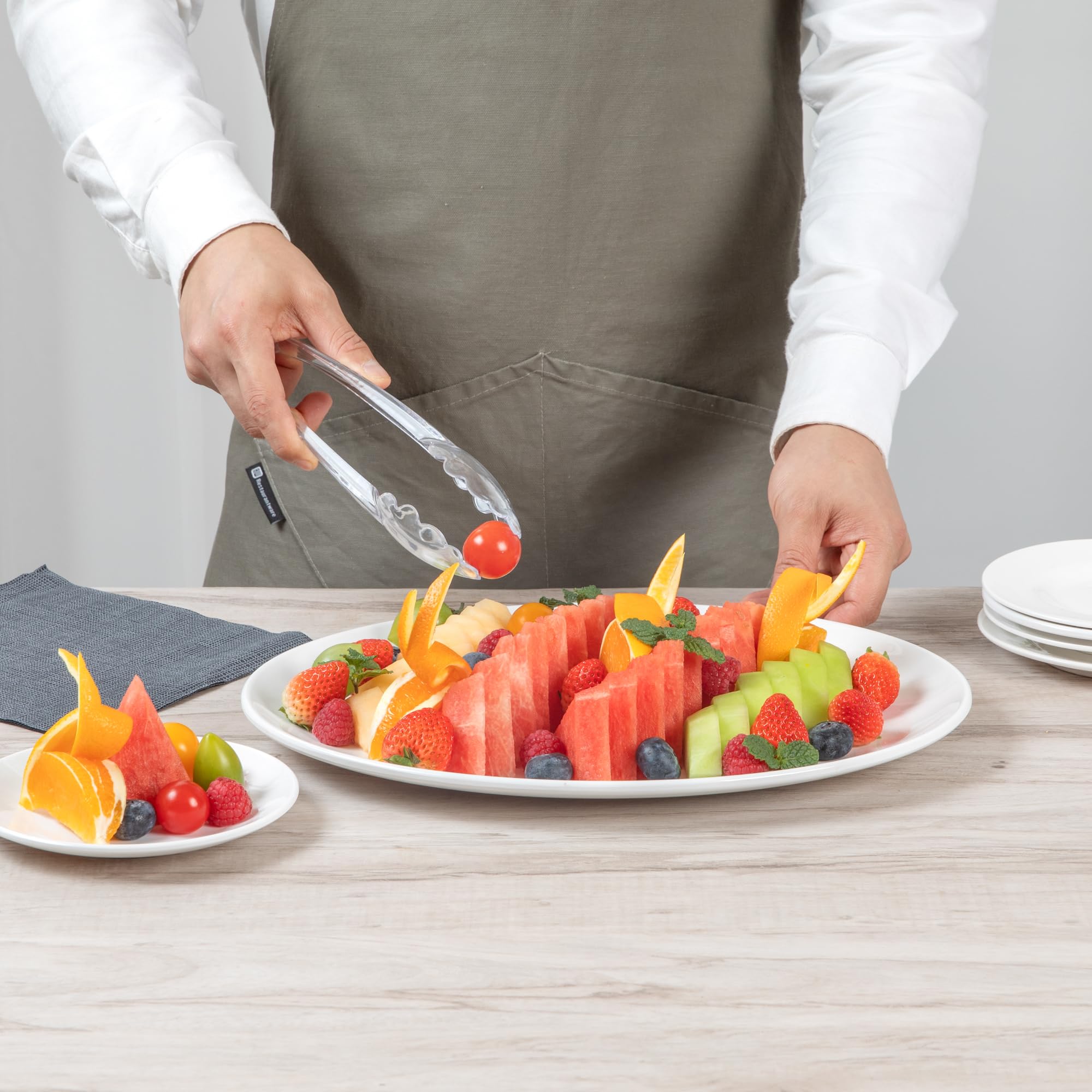 Restaurantware Pinzas transparentes para servir, 100 unidades, pinzas de plástico desechables resistentes de 9 pulgadas con asas largas y bordes festoneados para eventos con catering, bodas o bufés y