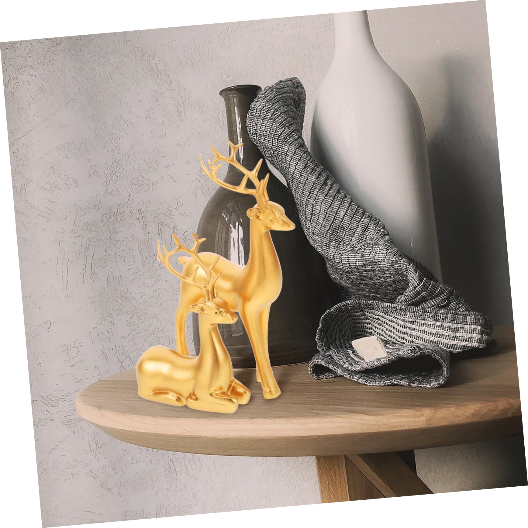 2 Stück Weihnachtliche Rentier Figuren aus Resin Kleine Dekorative Hirschstatuen mit Detaillierter Gestaltung Kreative Elch skulpturen für Wohnzimmer Tisch Raumdekoration