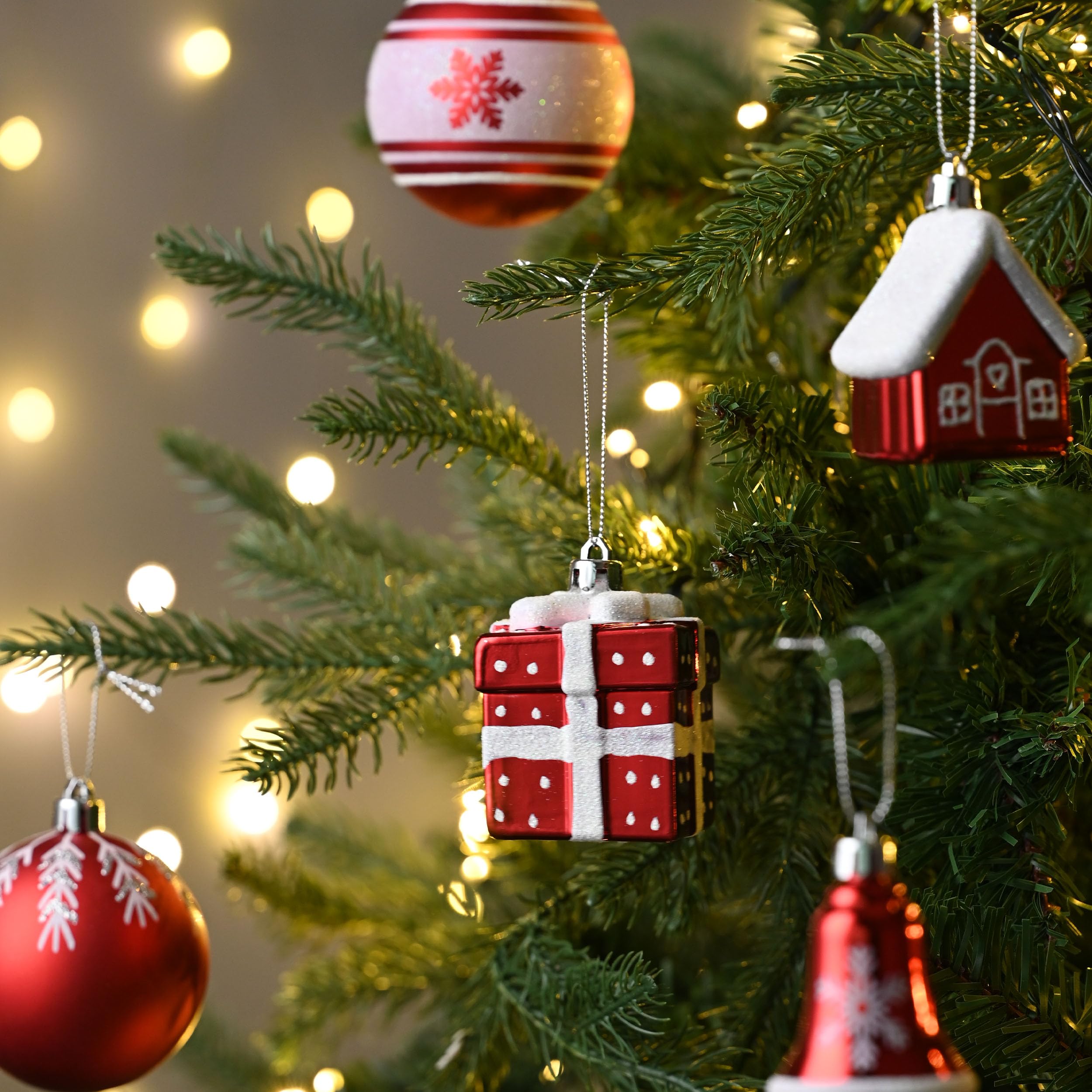 Valery Madelyn Weihnachtsschmuck-Set, 120 Karat rot und weiß, bruchsicher, Weihnachtsbaumschmuck-Set, traditionelle rote und Silberne dekorative hängende Kugel-Ornamente, Großpackung für Weihnachten,