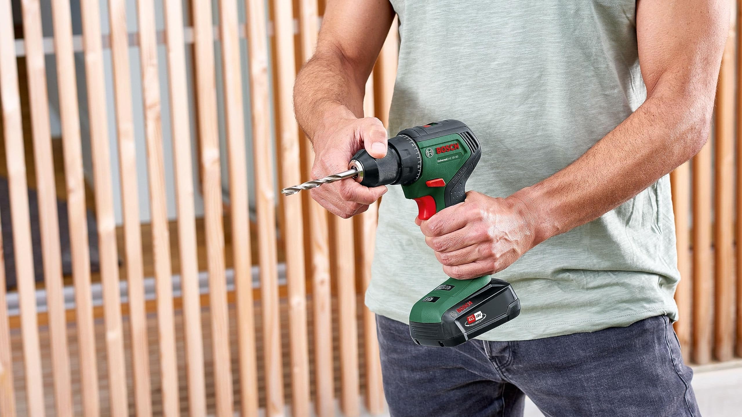 Bosch Perceuse-visseuse sans fil UniversalDrill 18V-60 (sans batterie, système 18 Volt, dans un emballage en carton)
