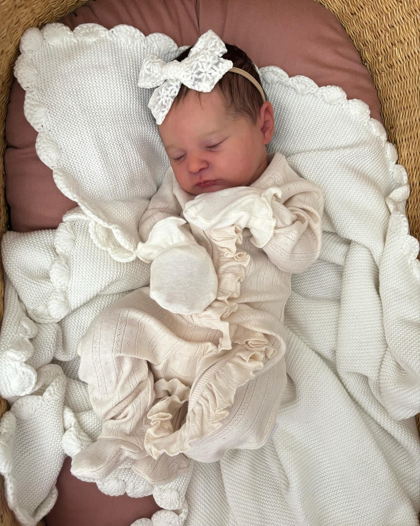 Pinky Reborn Baby Dolls 19 Inch Reborn Dolls Silicone Bath Laura Girl Doll With 3D Skin Multiple Layers Painting With Feeding Bottle And Pacifier