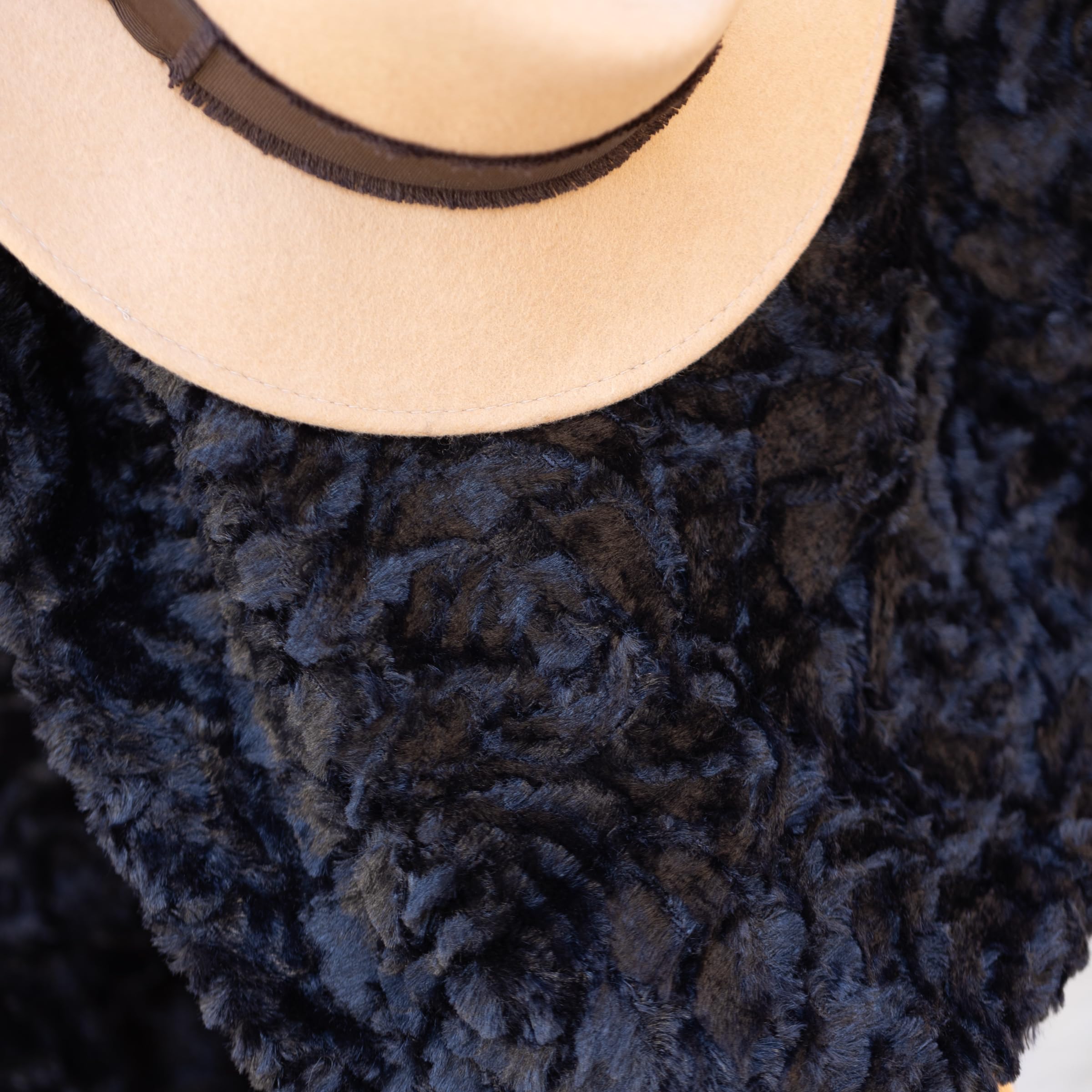 Poncho Donna Invernale colorata, Mantella Elegante per cerimonia, Scialle Coprispalle, Stola per l'inverno in pelliccia sintetica