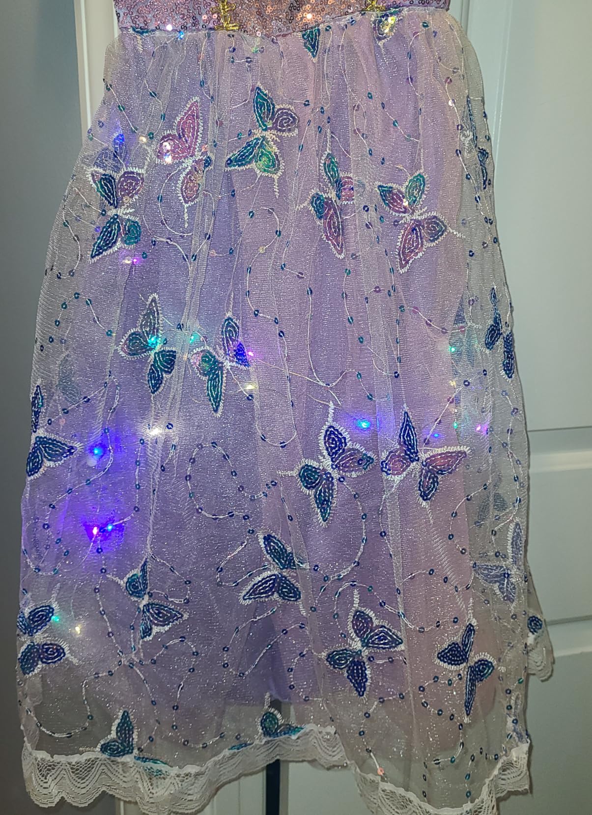 Beautiful dress, It does light up