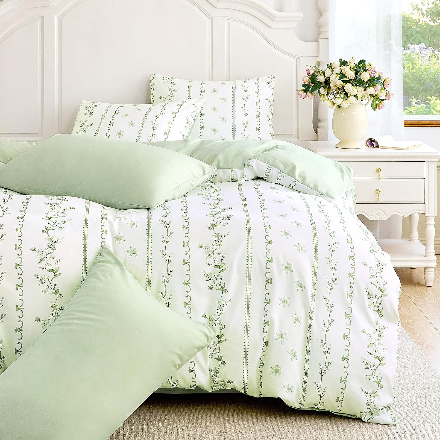 Wake In Cloud - Shabby Chic Comforter Set, Cottagecore Floral Romantic Charming Style with Botanical Stripe Pattern, Soft Lightweight Bedding, 3 Pieces, Green White, Full Size