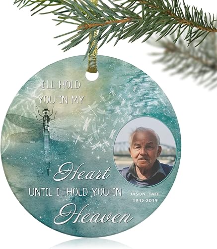 Adornos de Navidad conmemorativos personalizados 2022, I ll Hold You in My Heart Until I Hold You in Heaven Dragonfly, adorno de cerámica redondo