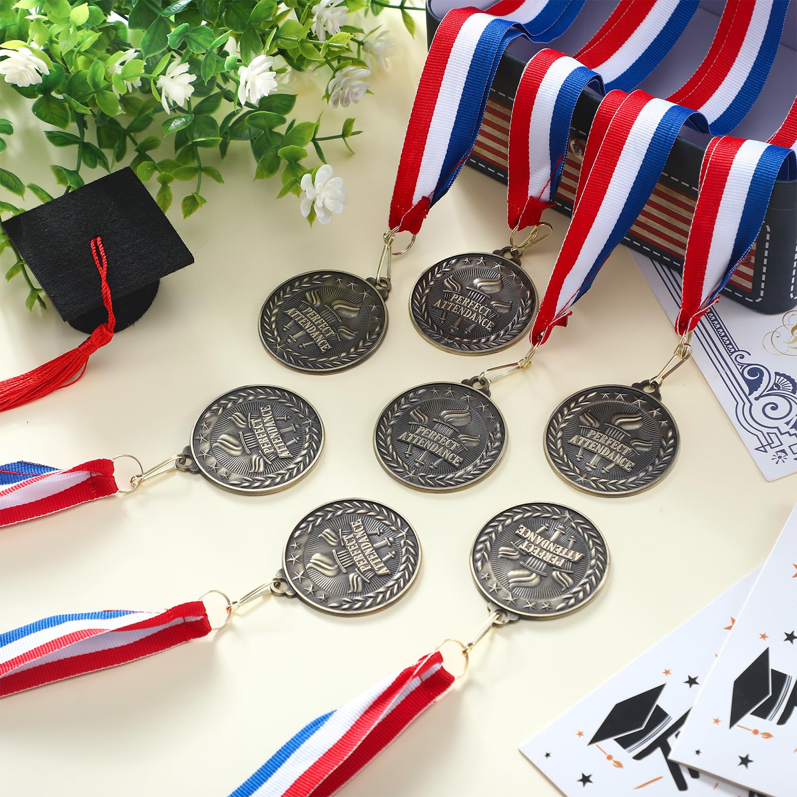 30 medaglie perfette per presenze alla rinfusa da 5 cm, per lauree, premio d'oro con nastri per il collo, in metallo, vincitore, trofeo, squadra, premio per accademici scolastici