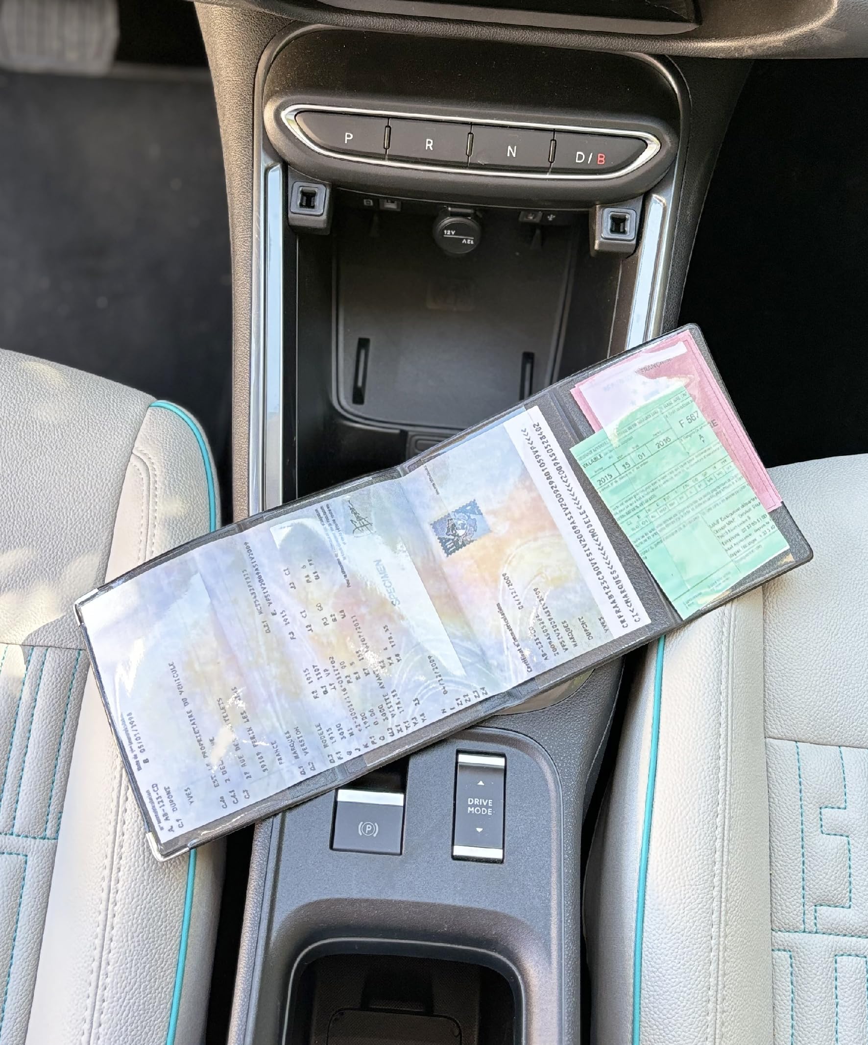Porte Carte Grise 4 Volets en Simili Cuir – Étui Documents Véhicule, Assurance & Permis – Fabriqué en France – Noir