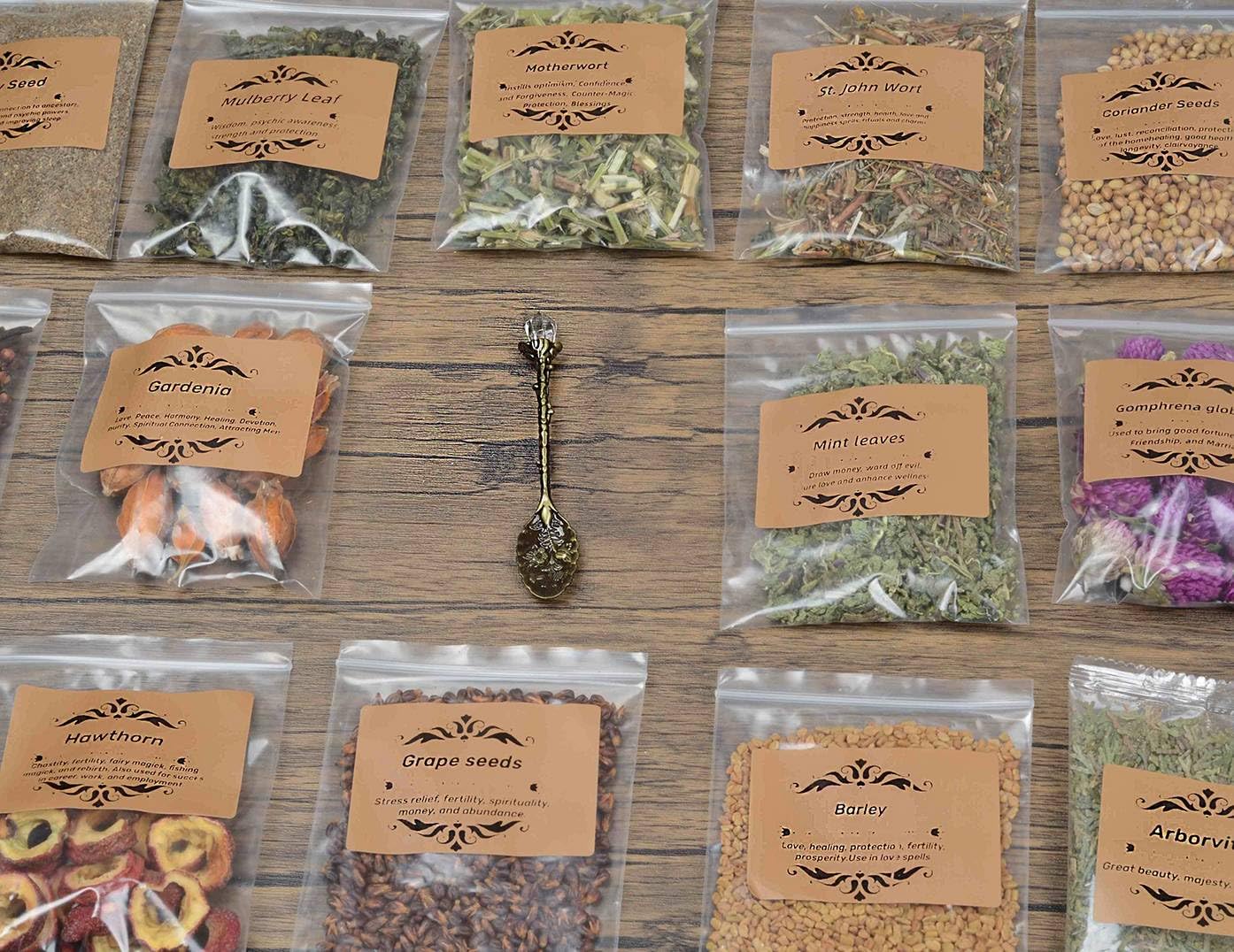 Kit Herbale Magico – 30 Erbe Essiccate in Sacchetti Etichettati, Cucchiaio di Cristallo per Rituali Wicca, Pulizia Energetica, Lancio di Incantesimi, Guarigione Spirituale, Barattoli di Incantesimi