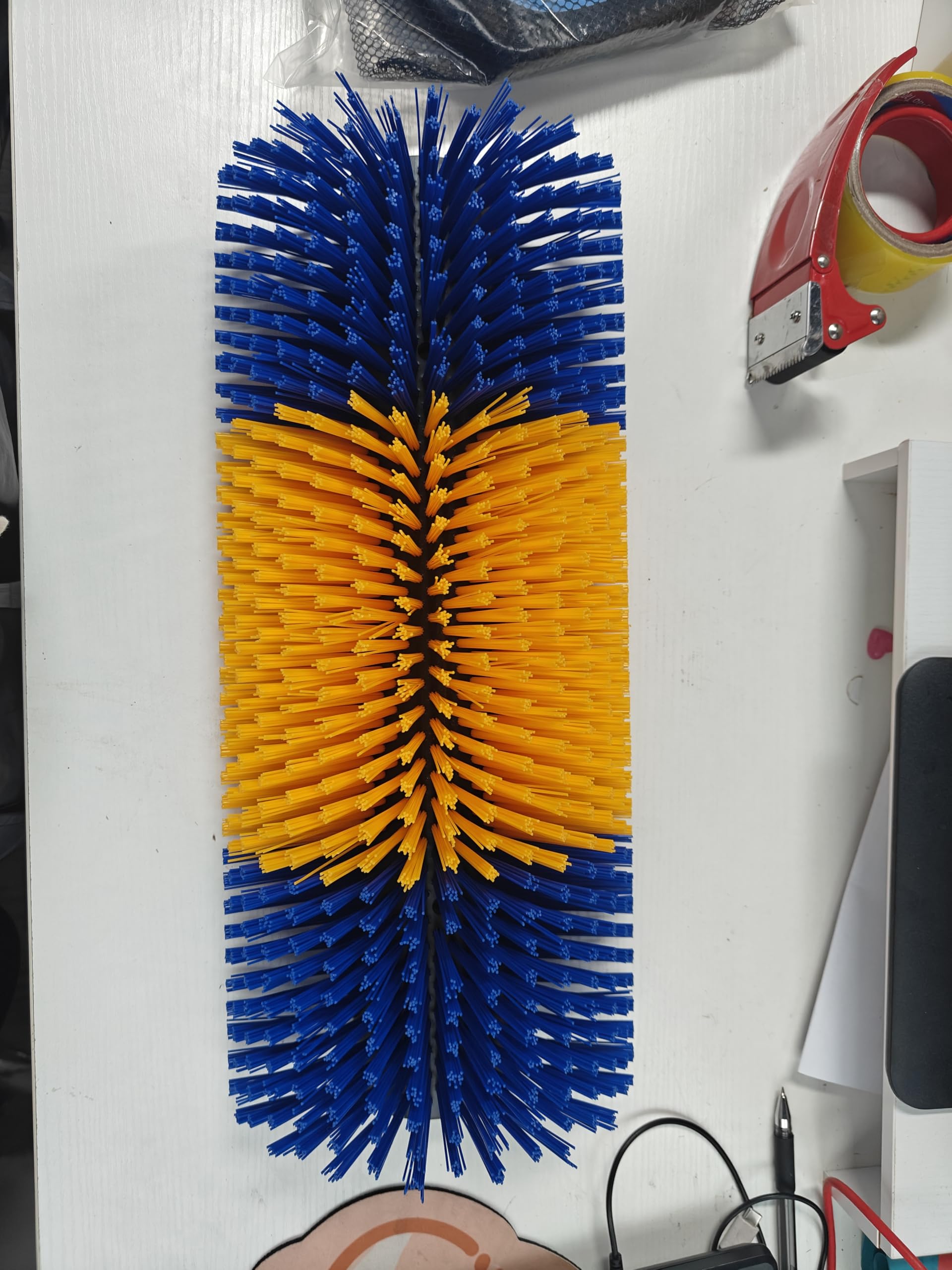 Equine Scratcher Brosse à gratter semi-circulaire pour bovins, moutons, chevaux, cochons, grattoirs en nylon, brosse de massage, brosse à gratter pour le toilettage (17,4 x 7,87 pouces, pièce, 1)