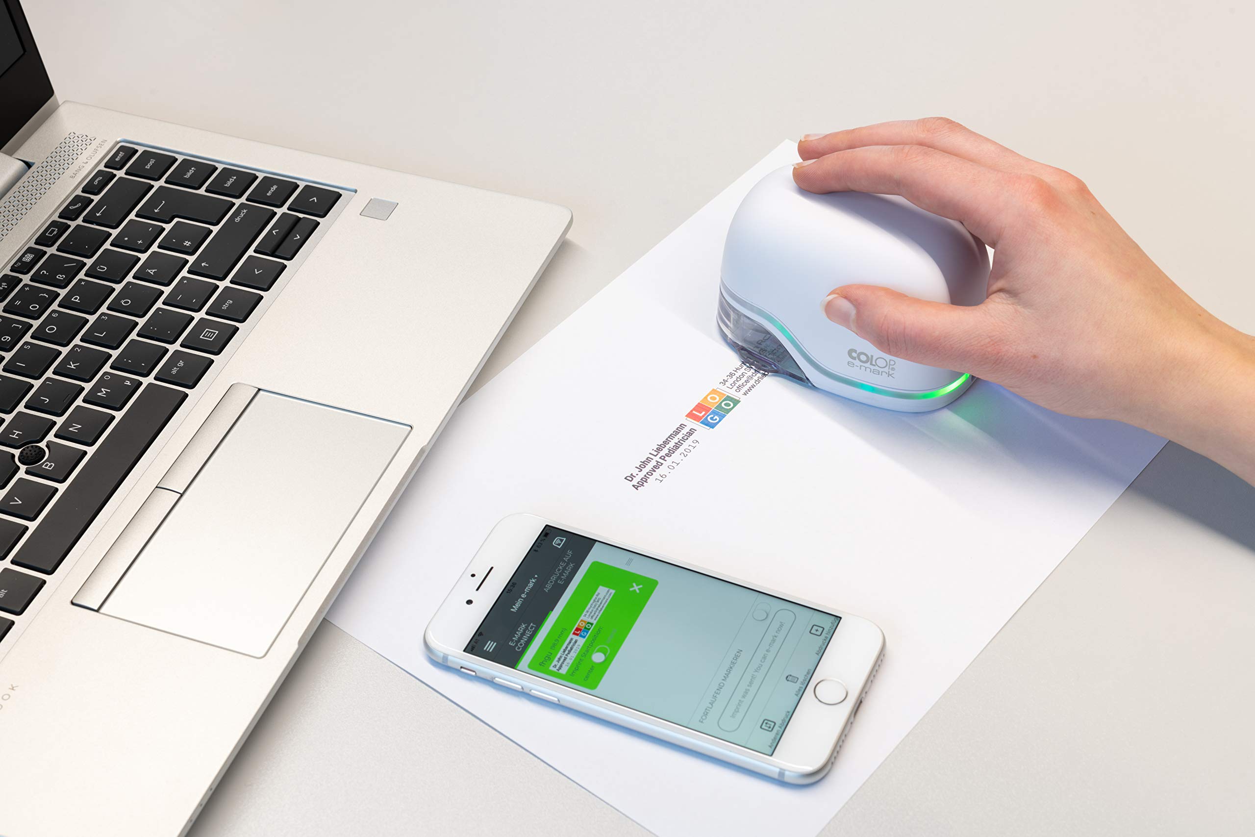 COLOP e-Mark weiß. Mobiler Hand-Drucker und Beschriftungsgerät für Profis. Mehrfarbige Abdrucke, mit kostenloser App. Datums-, Uhrzeit- und Nummerierungsgenerator.