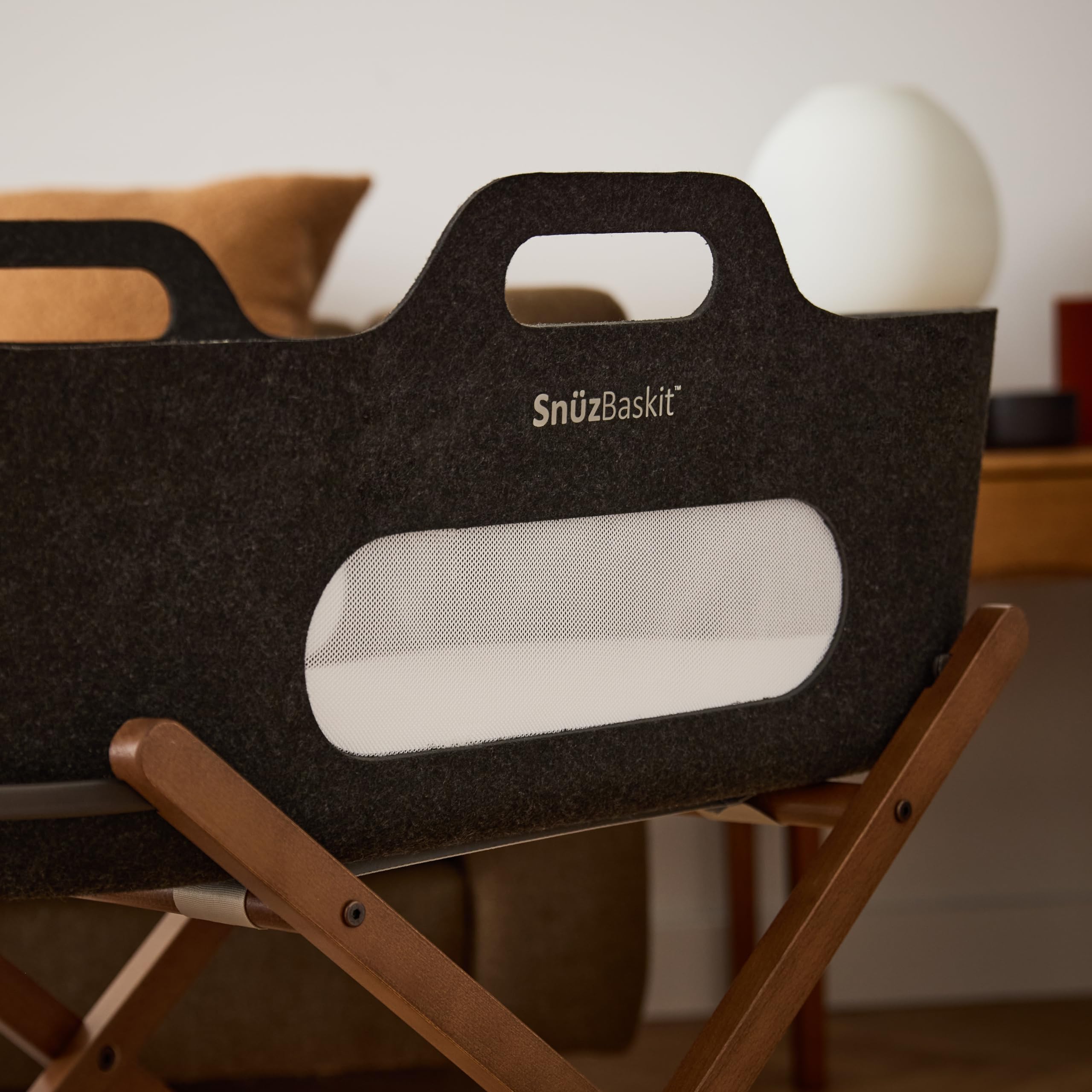 Snuz SnuzBaskit, Holz, Graphit & Walnuss, Babykorb und Ständer