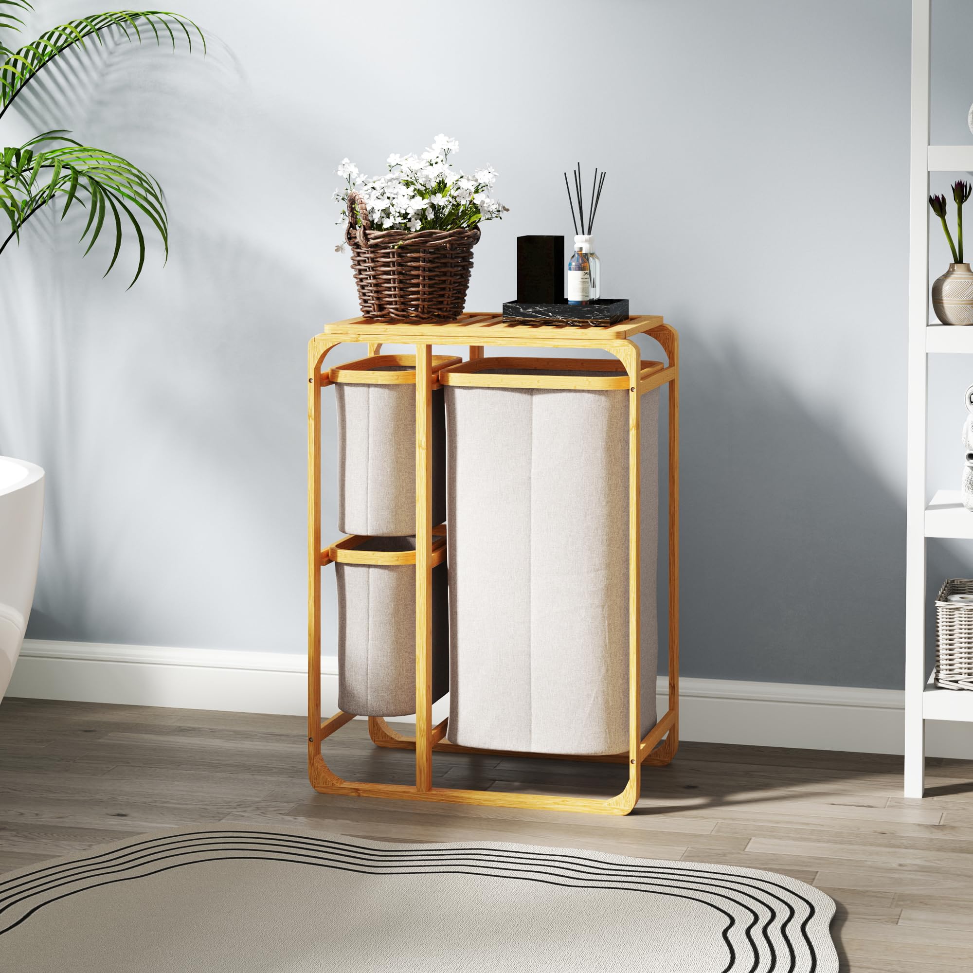 HOMCOM Cesto Portabiancheria Salvaspazio, Cesto Portabiancheria Elegante con 3 Sacchi e Ripiani in Tessuto, Bambù, 50x32x69.7 cm, Color Bambù e Crema