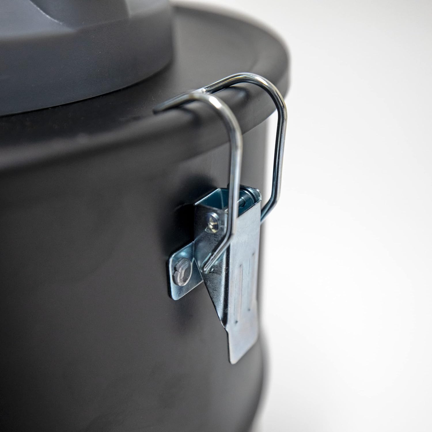 Cleveland Iron Works 6.5 Gallon Ash Vacuum Cleaner Black