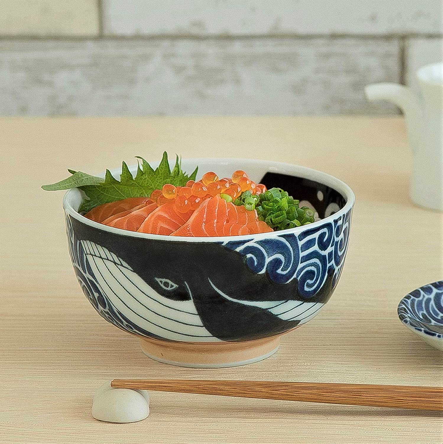 Juego de 2 cuencos de arroz japoneses de cerámica Mino-yaki, 13 cm, diseño de ballena, azul, fabricado en Japón