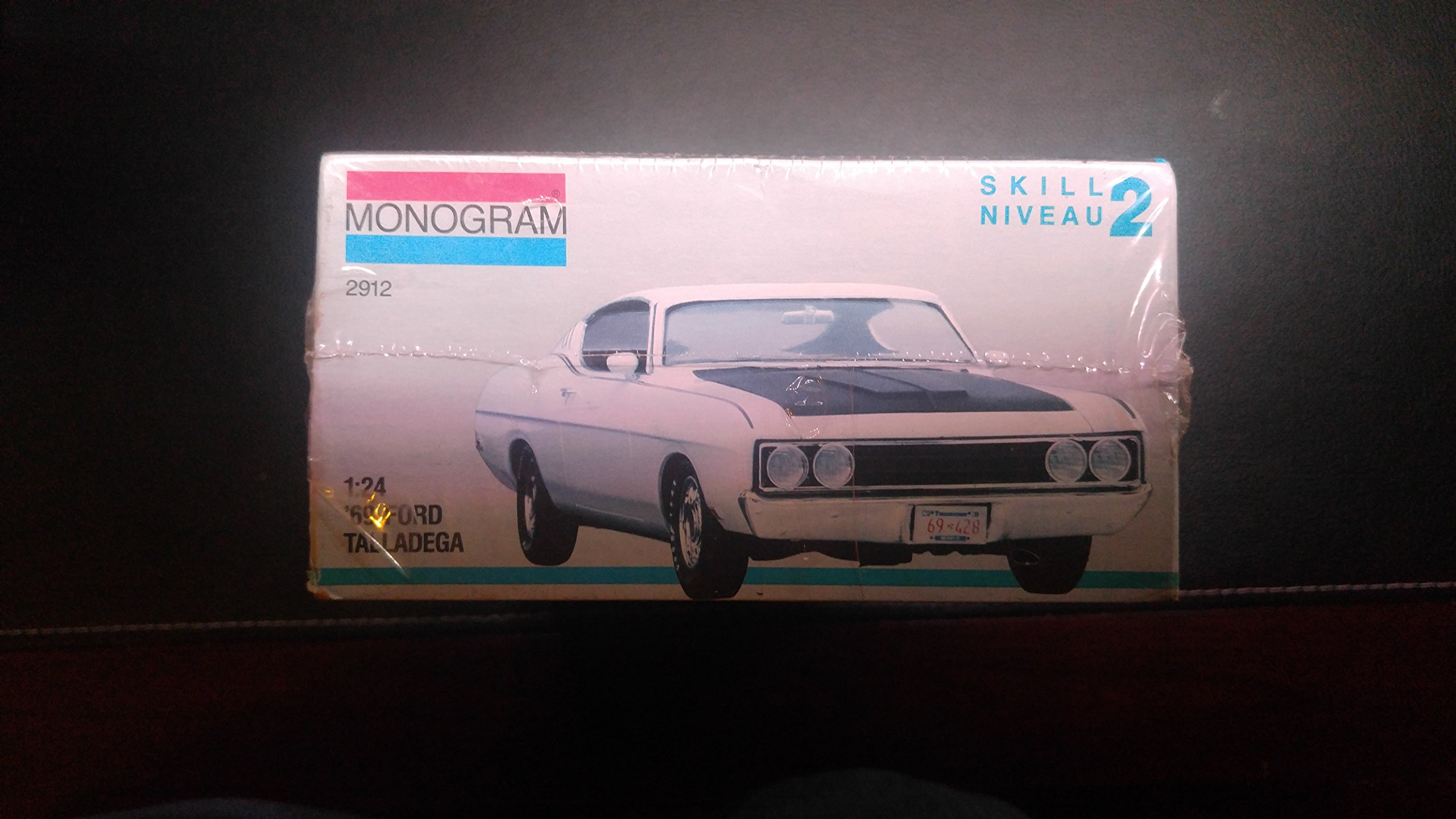 Amazon | モノグラム 1969 フォード タラデガ 1:24 モデルキット