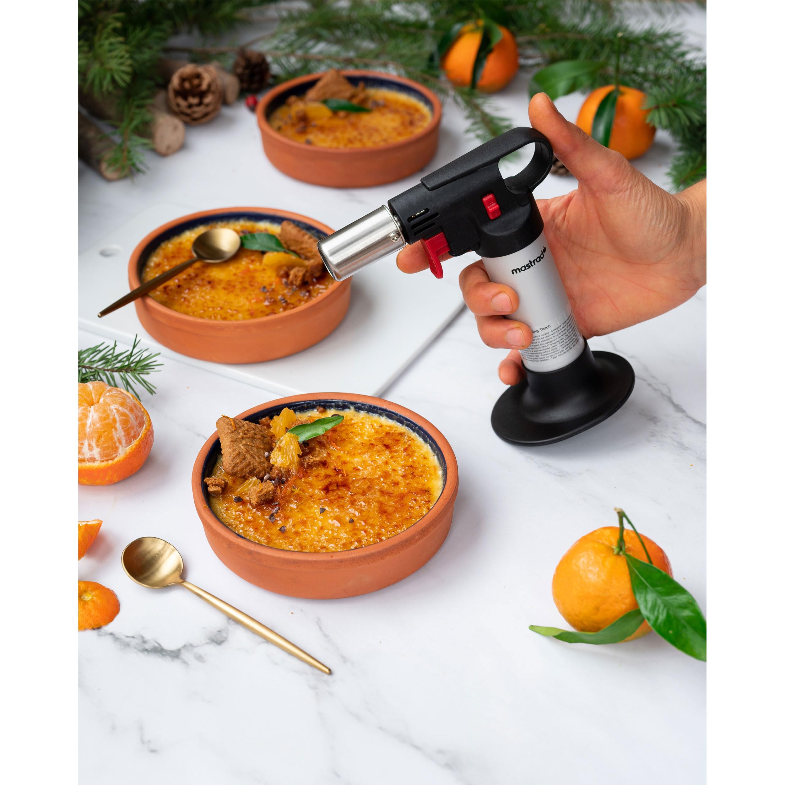 Mastrad – Estuche de cremas quemadas – 1 soplete de cocina y 4 ramequines – Caramelizar tus cremas quemadas caseras – Soplete Expert – Resultado profesional – Ramequines de terracota