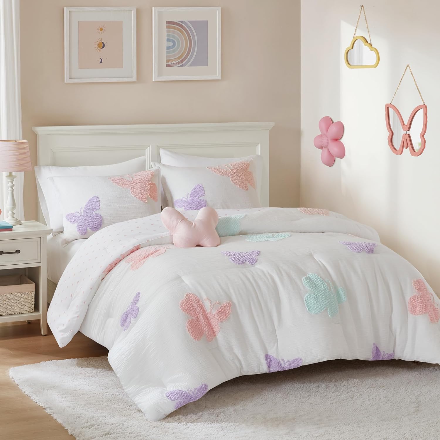 Intelligent Design Kids Rio Full/Queen Comforter Set – Girls’ Reversible Tufted Chenille Bedding with Pastel Purple Butterflies and Pink Dot, 4pcs