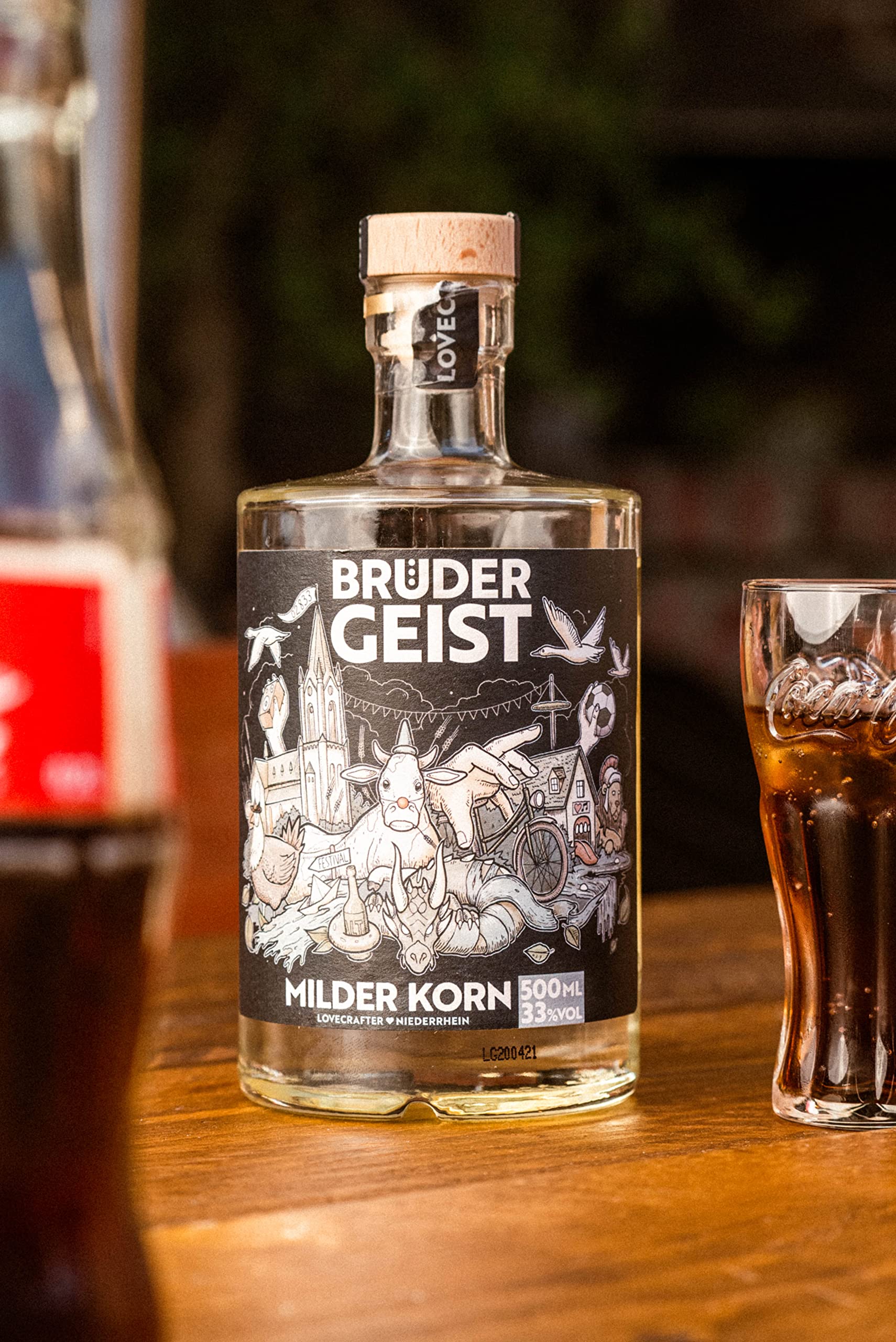 Brüdergeist Milder Korn | Fassgelagerter Weizenkorn | mind. 6 Monate in Limousin-Eiche gelagert | Extra Mild | Ausgezeichnete Premiumspirituose | Flasche=Unikat | Vom Niederrhein | 33% Vol. | 500ml