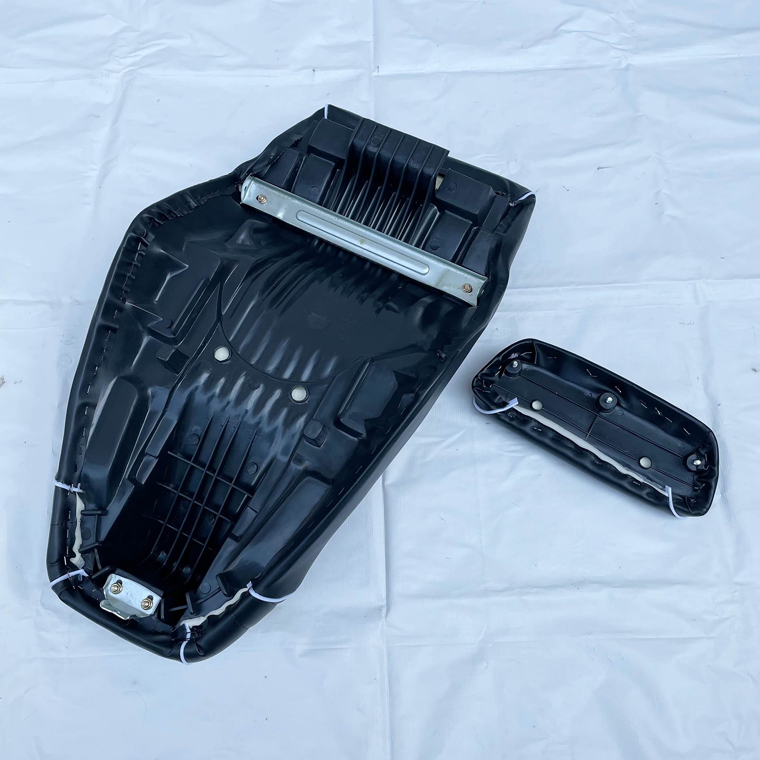 Amazon | トウカ (go go bike) シート 艶消し黒/白ライン フュージョン