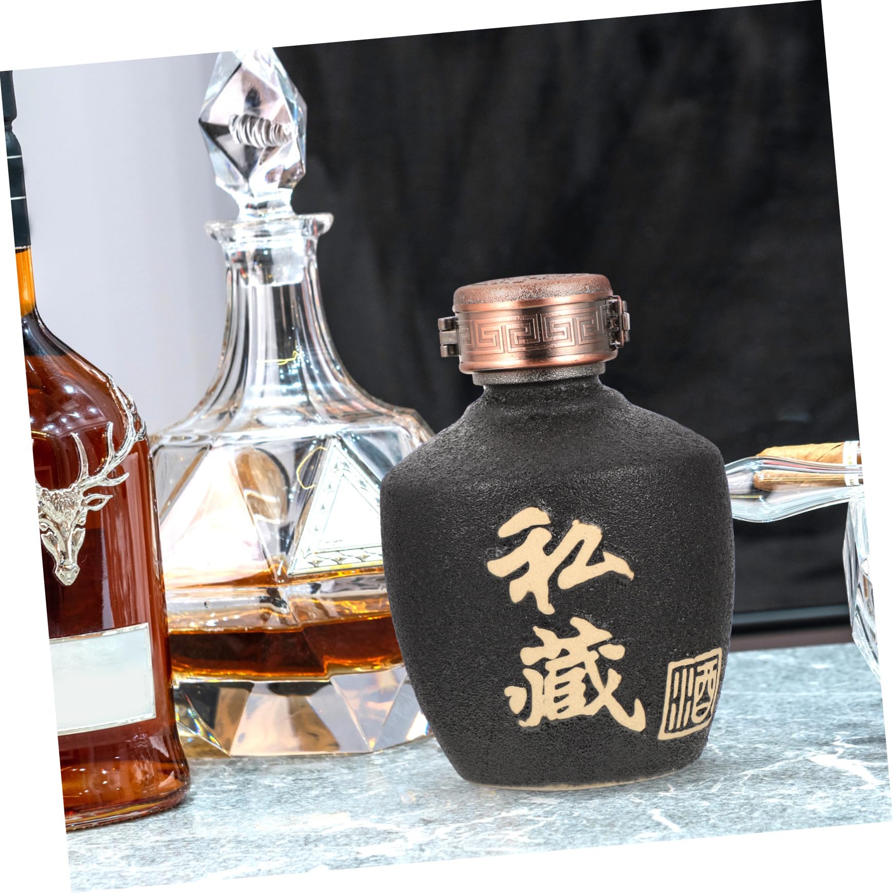 Amazon｜陶器製密閉酒瓶 家庭用空き酒器 漏れ防止設計 赤い布付き 0.5