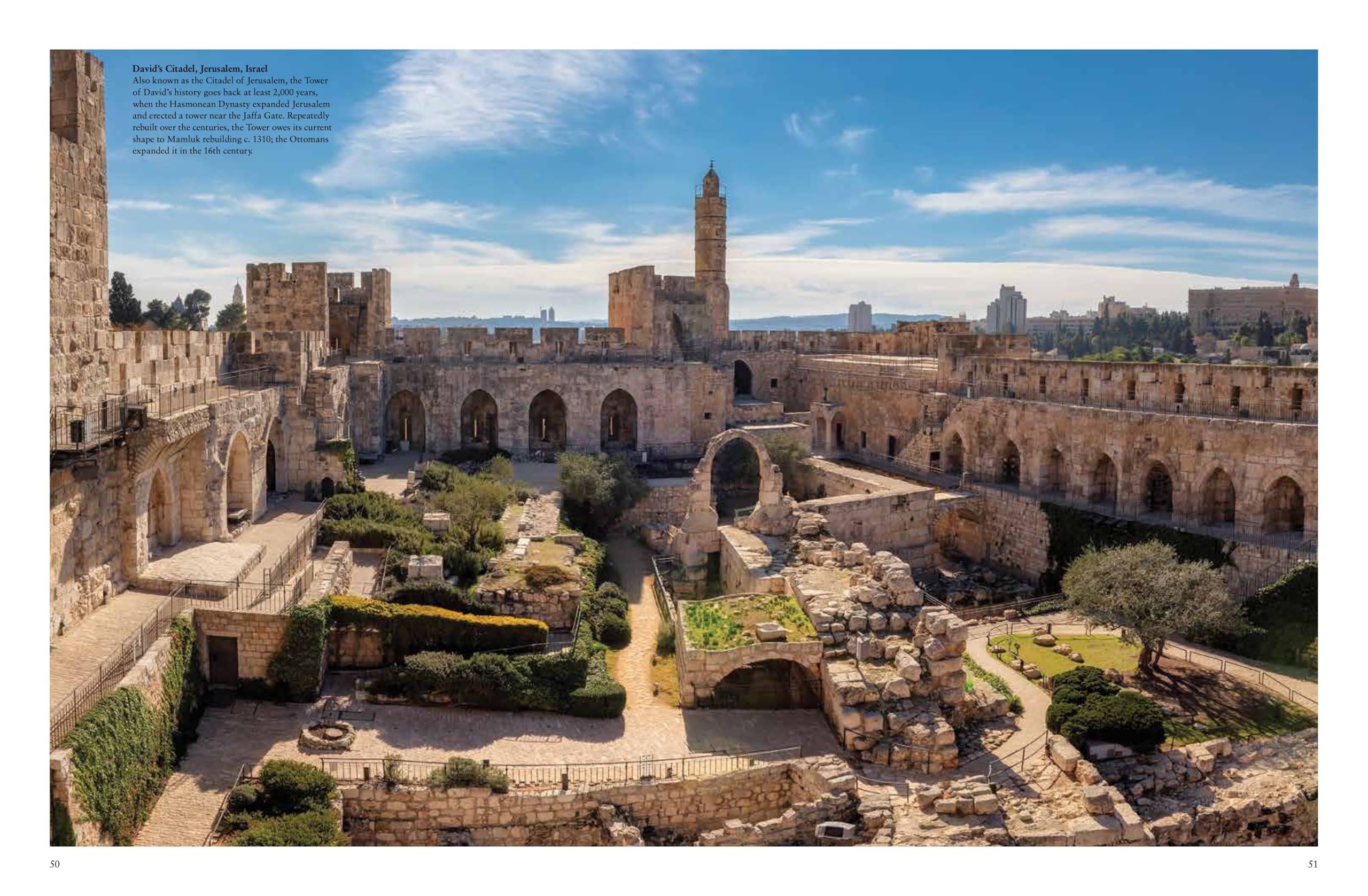 Castles of the World: From Ancient Citadels to Modern Palaces (Travel [Portrait format])
