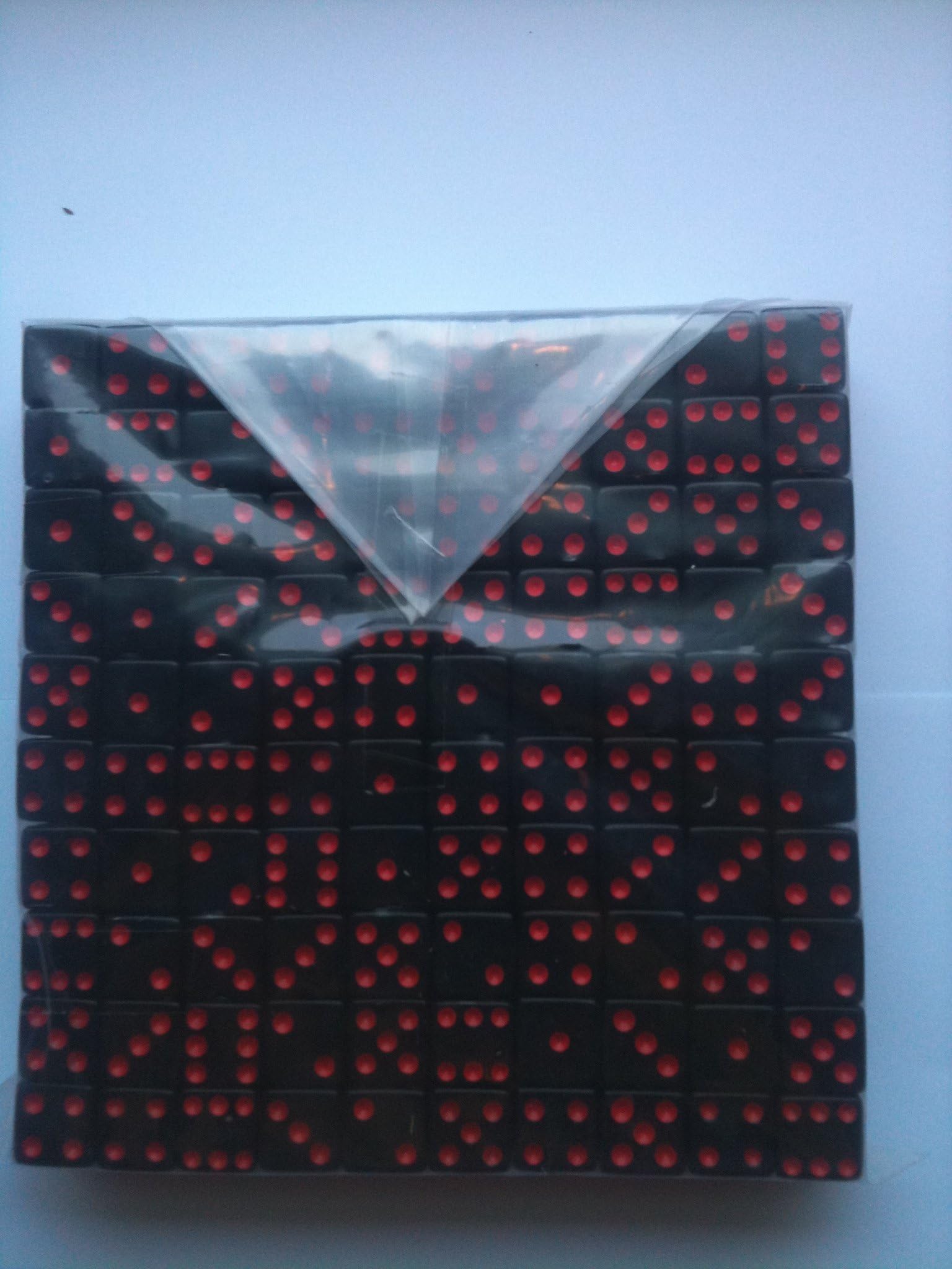 Game Dice with Pips (Set of 200), Black/Red, 16mm