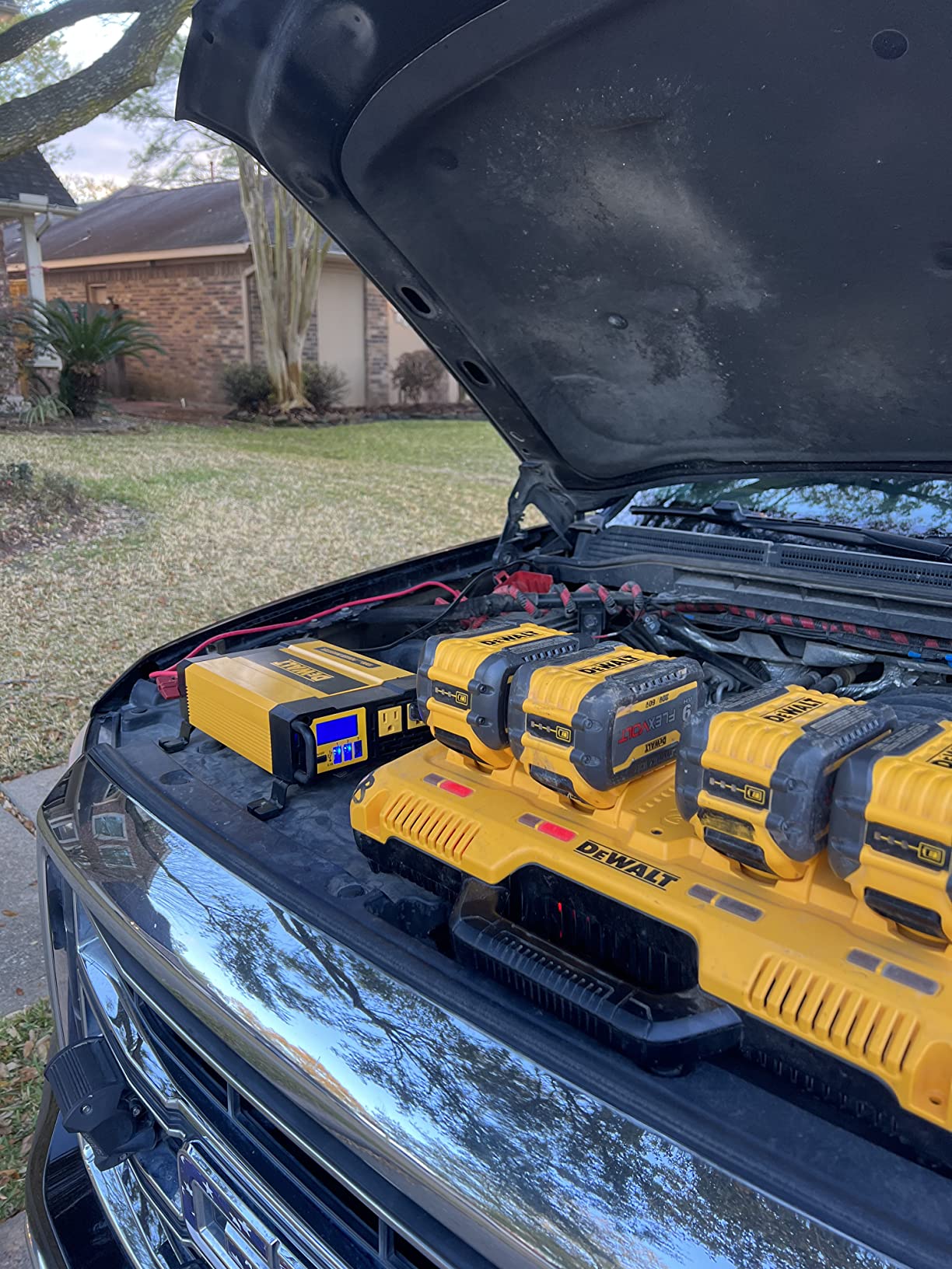 24/mo Finance DEWALT DXAEPI1000 Power Inverter 1000W Car Converter