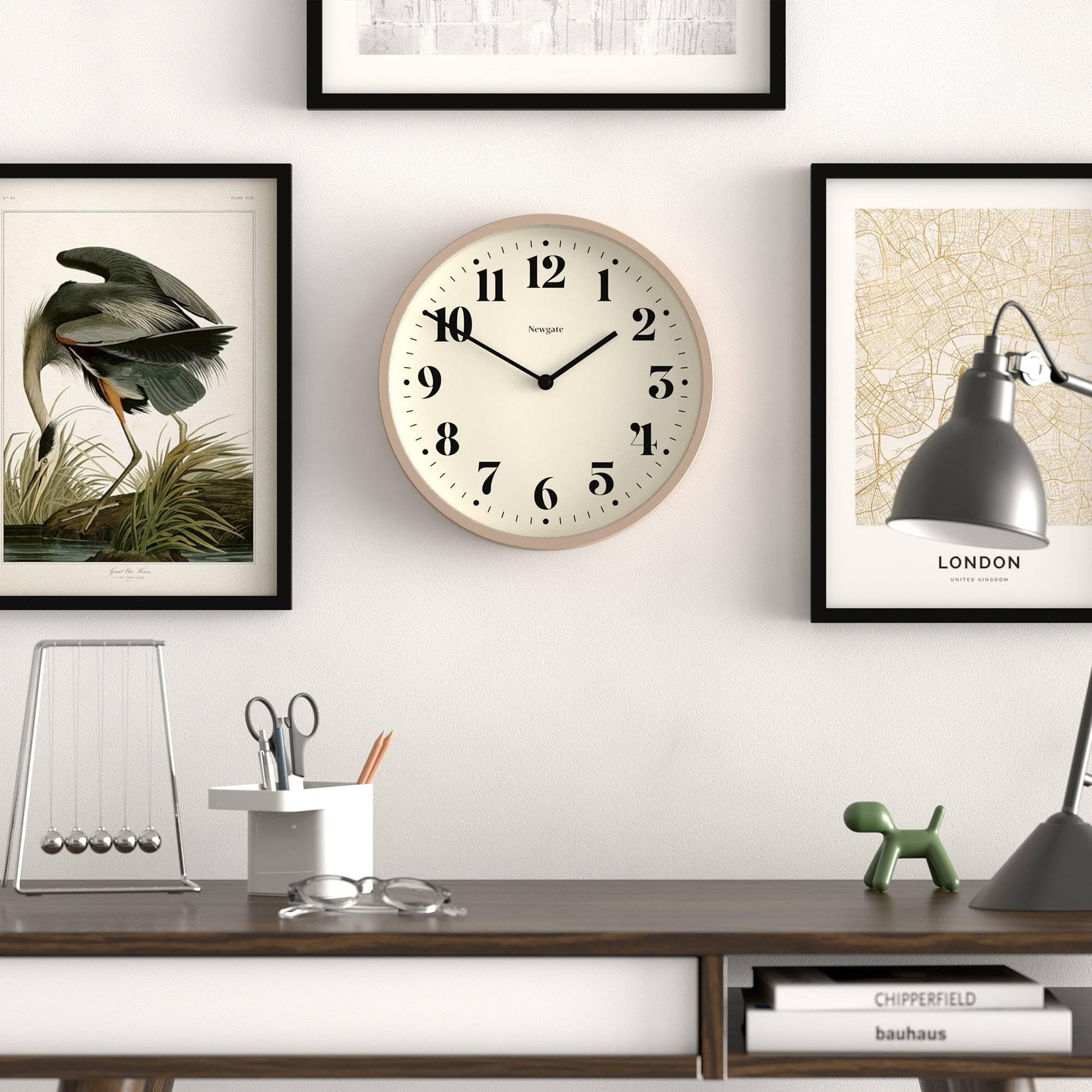 NEWGATE® Number Four Theatre Reloj de Pared | Reloj Redondo Moderno | 30cm | Stone | Números Decorativos | Ideal para Cocina, salón u Oficina