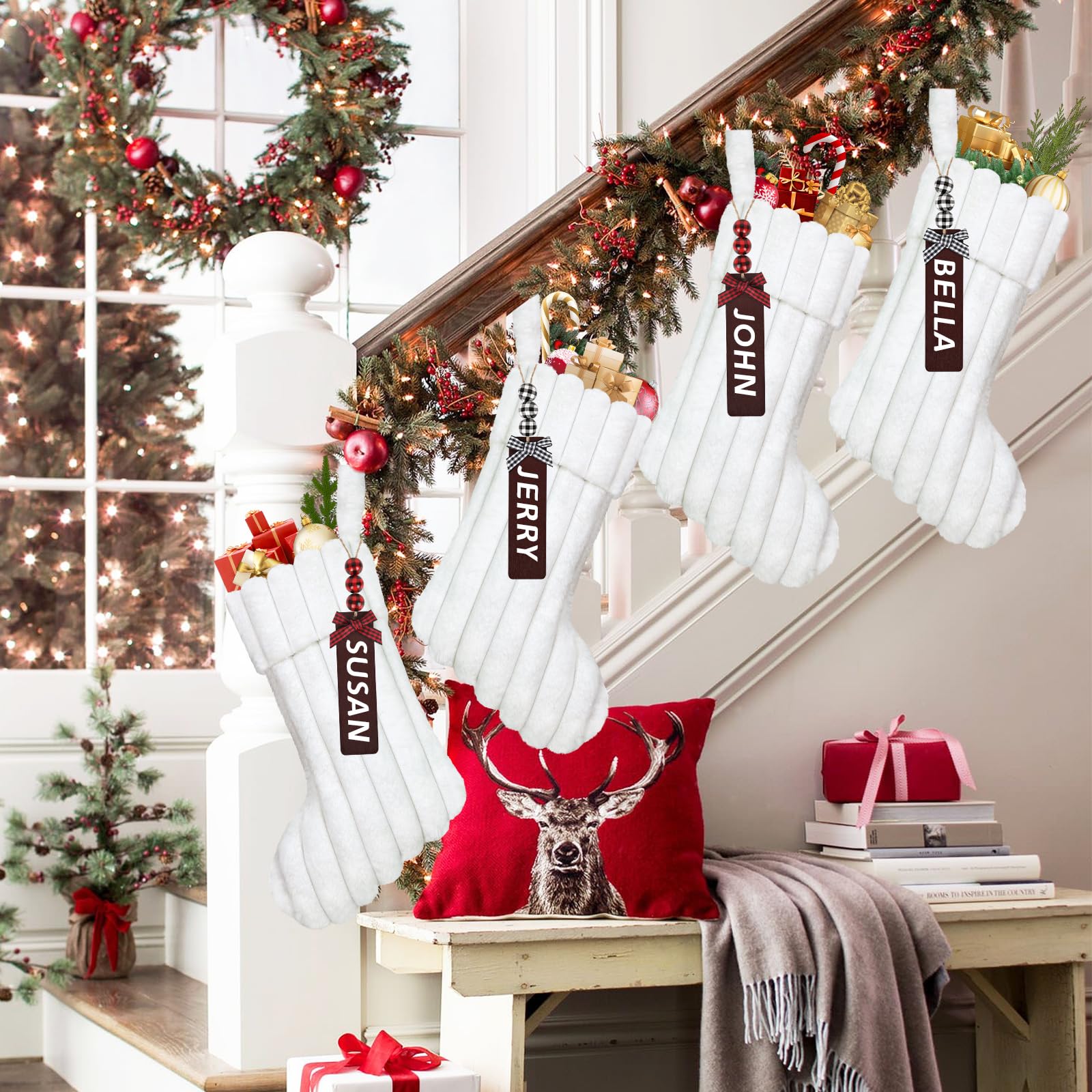 LOMOHOO Lot de 4 chaussettes de Noël en fausse fourrure rayée - 45,7 cm - Grand sac cadeau de Noël à suspendre pour sapin de Noël, cheminée, décoration de fête de famille (blanc)