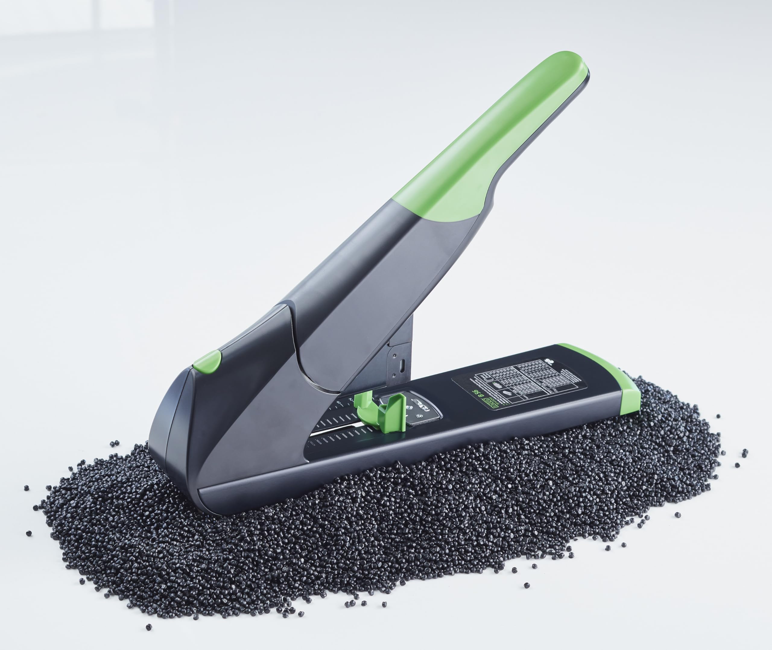 Novus B 56 re+new nachhaltiges Blockheftgerät (Heftleistung 200 Blatt, variabler Einlegetiefe bis 75 mm, Vollmetallgerät mit Kunststoffummantelung aus 82% recyceltem Kunststoff) schwarz grün