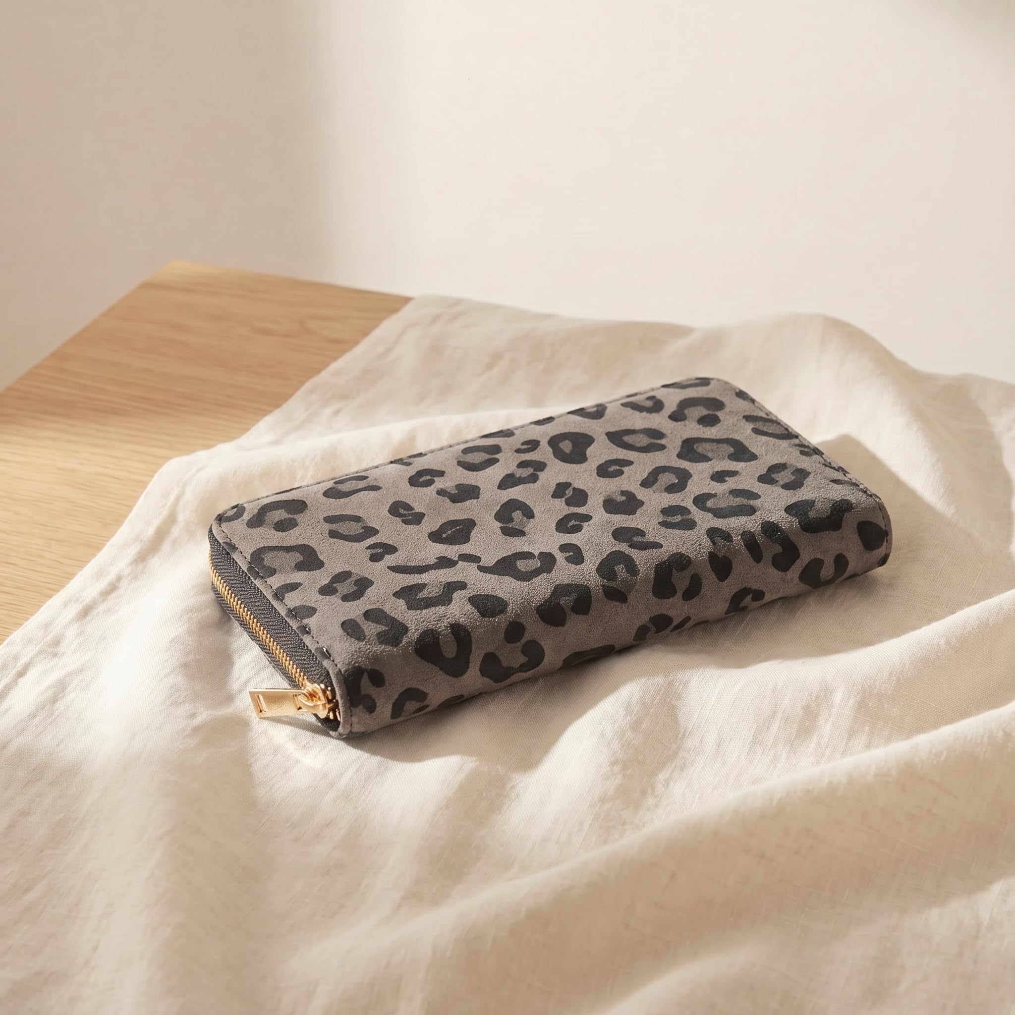 MillyMilk® Savana Large – Großer Leo Portemonnaie & Geldbeutel für Damen – Geräumige Geldbörse im Leopard Design in Wildlederoptik Animal Print – Stilvolle Clutch Wallet (Leo GRAU)