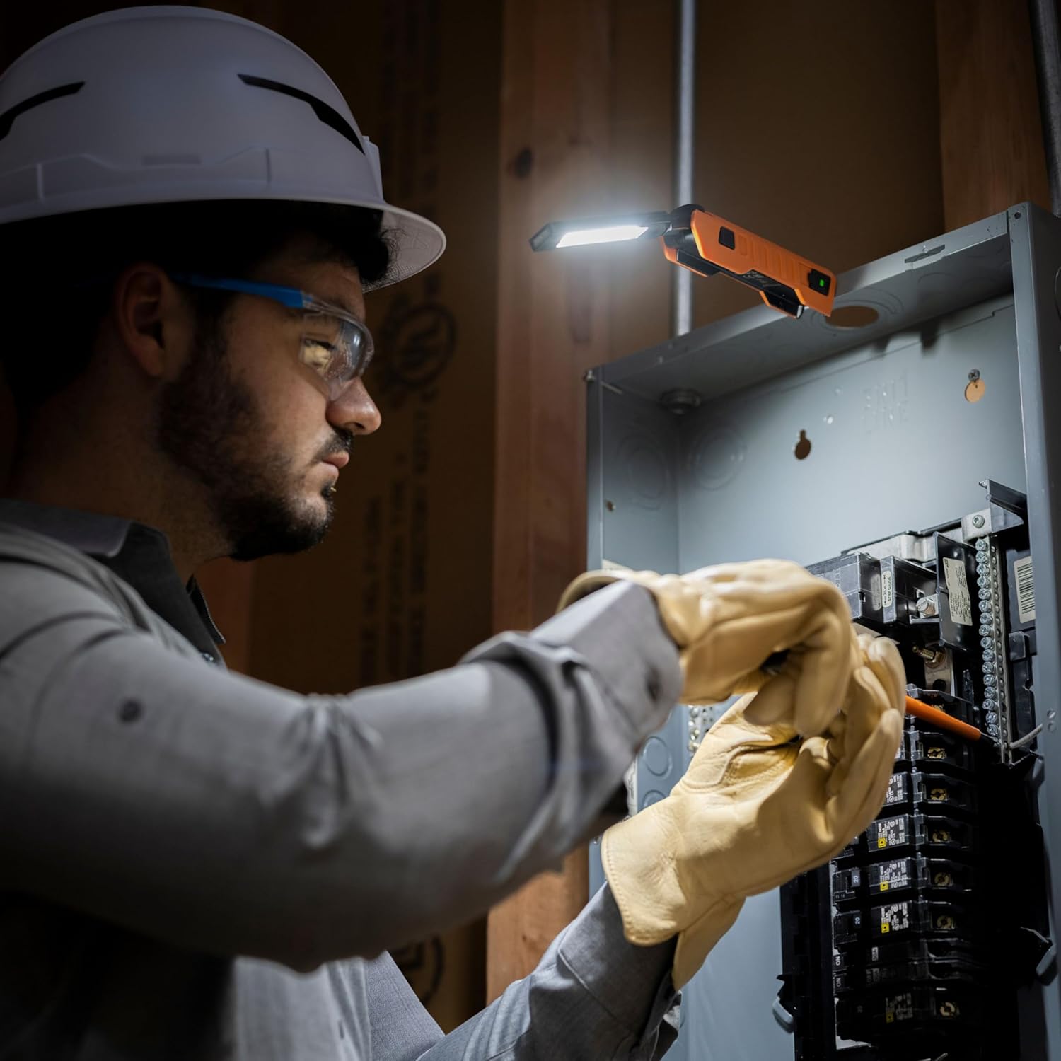 Klein Tools 56073 Foldable Handheld Work Light, 500-Lumen LED with 180-Degree Pivot and 270-Degree Rotation, USB-C Rechargeable Flashlight with Built-In Spotlight, Magnetic Base, IP54-Rated