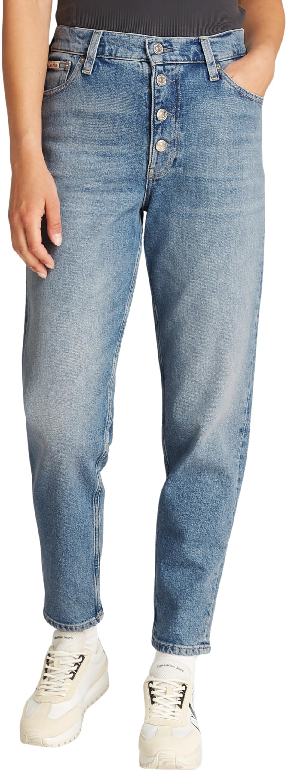 Calvin Klein Women’s Tapered Fit Mom Jeans, Blue (Denim Light), 30W/28L